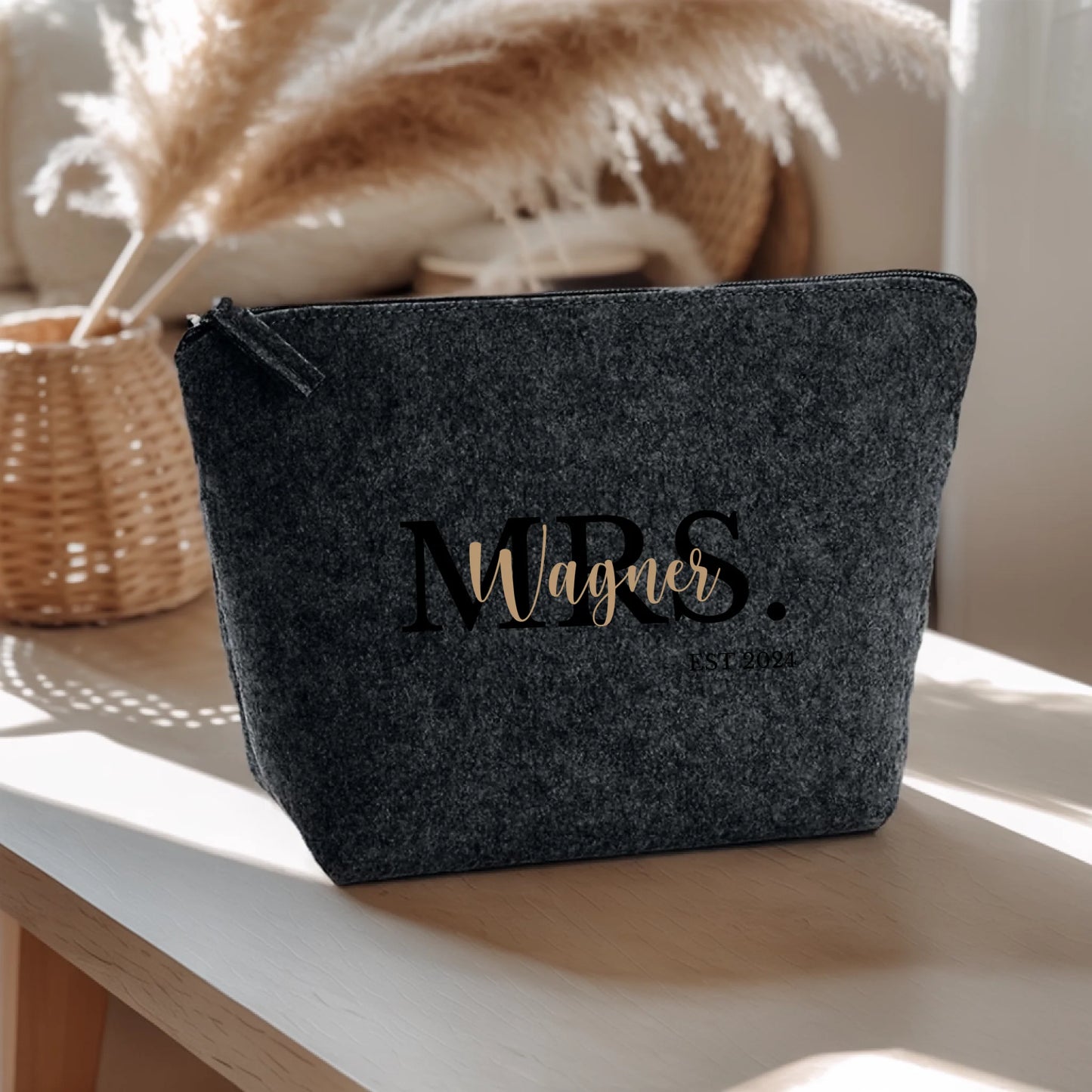 0014_1_the-background-is-set-on-a-light-wooden-_XjkkjBuAQdSAirzykTZbAw__6KCbqA4TuqrbteKDOSu5w