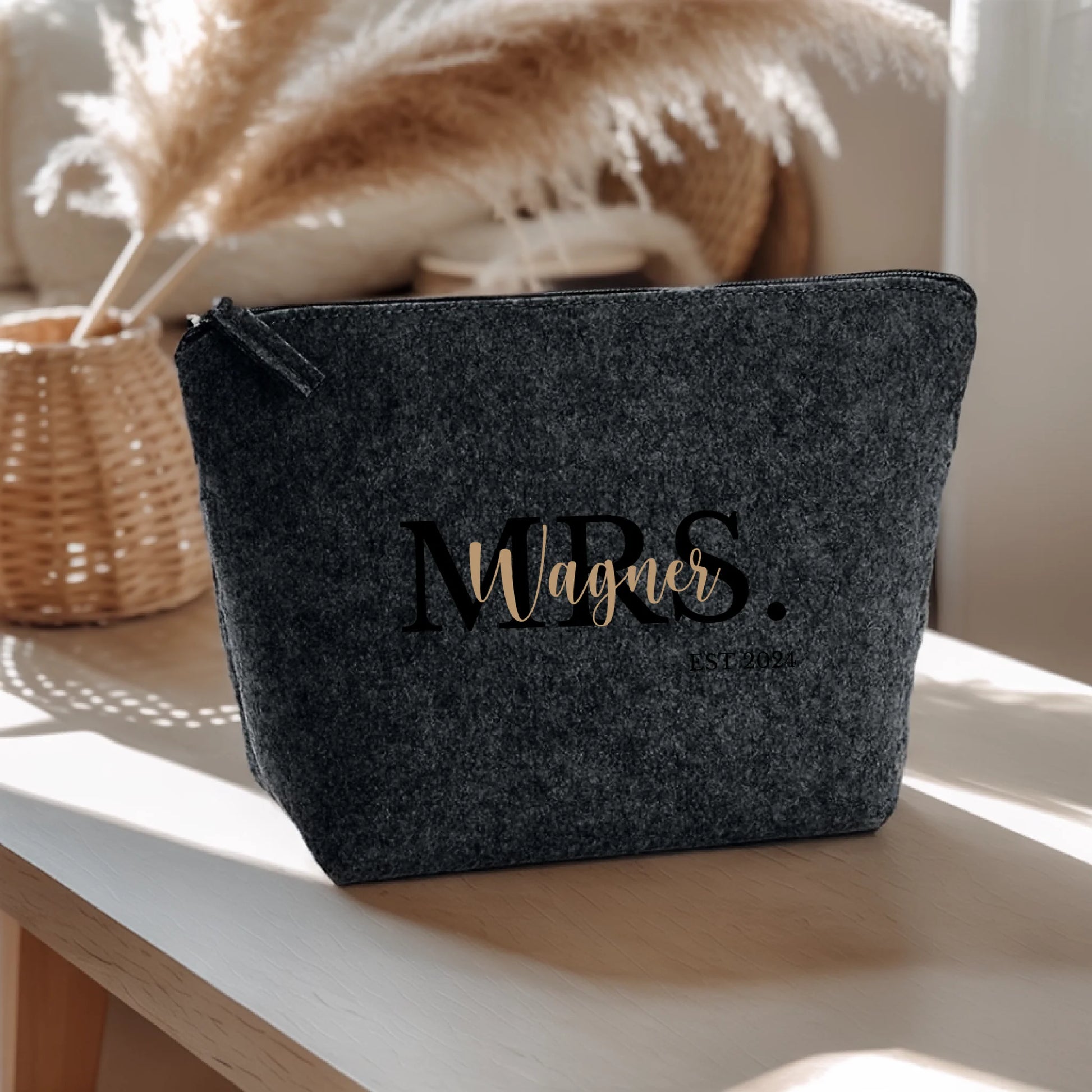 0014_1_the-background-is-set-on-a-light-wooden-_XjkkjBuAQdSAirzykTZbAw__6KCbqA4TuqrbteKDOSu5w