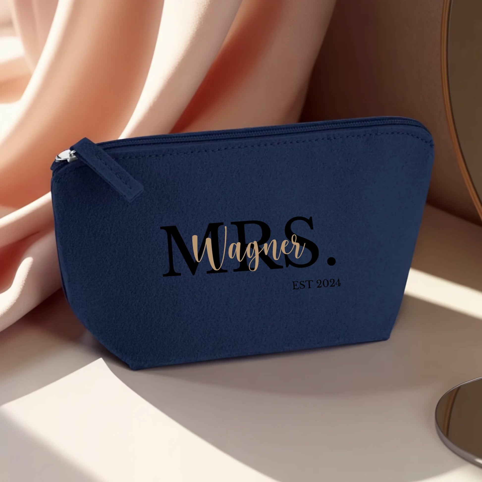 0020_1_the-makeup-bag-remains-unchanged-present_KhGfS_qHSq60gMAwCmTeQg_KhK8a177R9SYAU8NzDkANQ