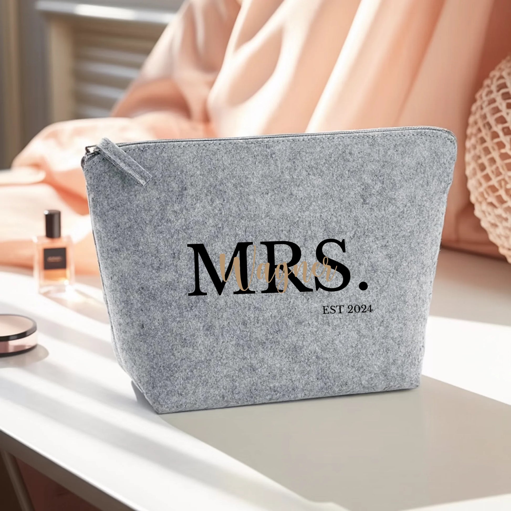 0006_1_the-scene-is-set-on-a-white-tabletop-bat_0zkIMG2zQDyjmwqwySAE7w_pnmOr5zVT4OvghyyKrkddQ