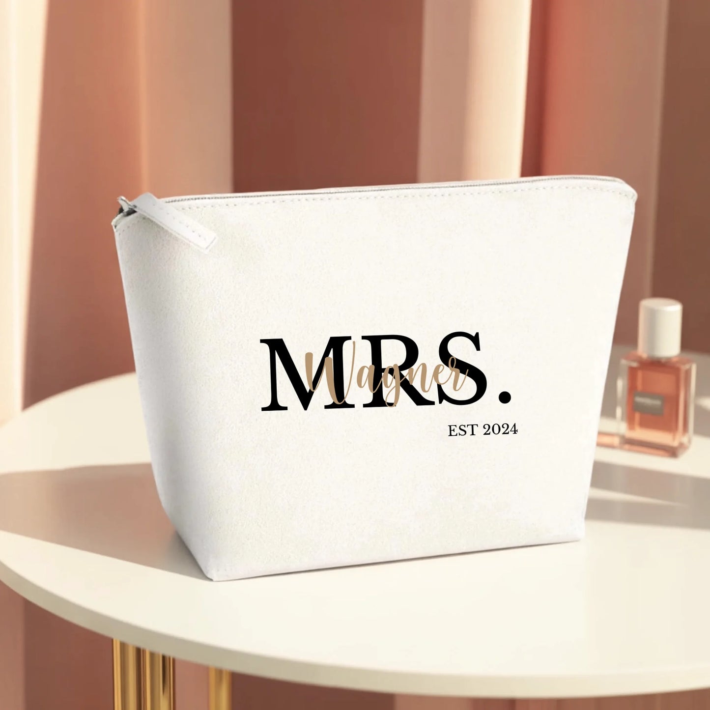 0005_1_the-makeup-bag-remains-unchanged-set-aga_PfnKX_fkSUWjURzROZBGHg_yPYdG7-1QqqWFIJWq2PeBA