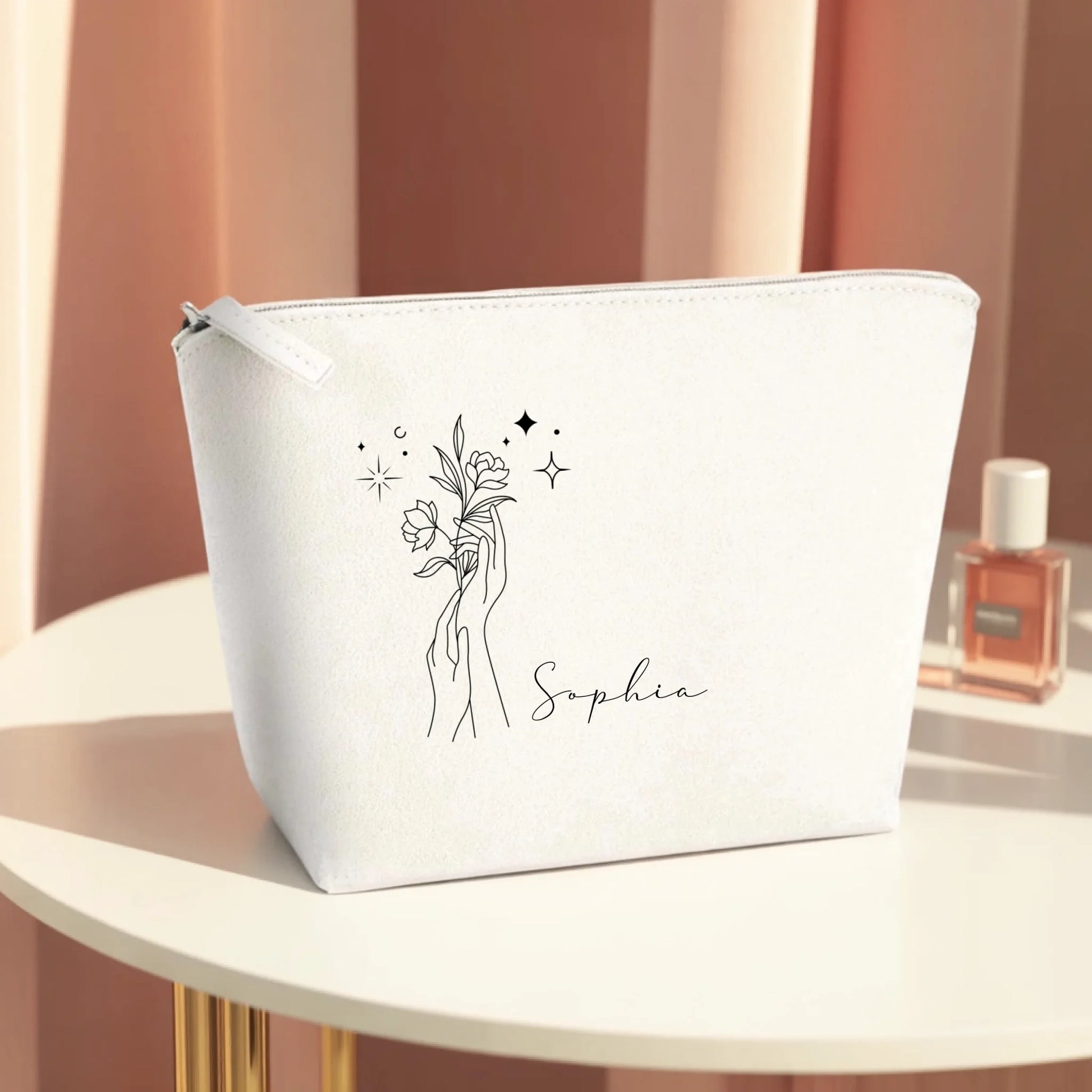 0005_1_the-makeup-bag-remains-unchanged-set-aga_PfnKX_fkSUWjURzROZBGHg_yPYdG7-1QqqWFIJWq2PeBA