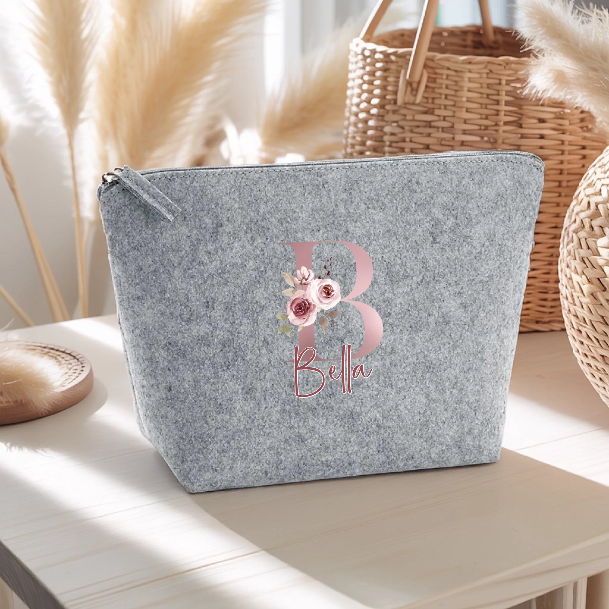 0009_1_the-scene-is-set-on-a-light-wooden-table_3nzr9pcKSV6hm5fTmmJTIg_qxrLTkNVR4eKI8KrTDaWZw