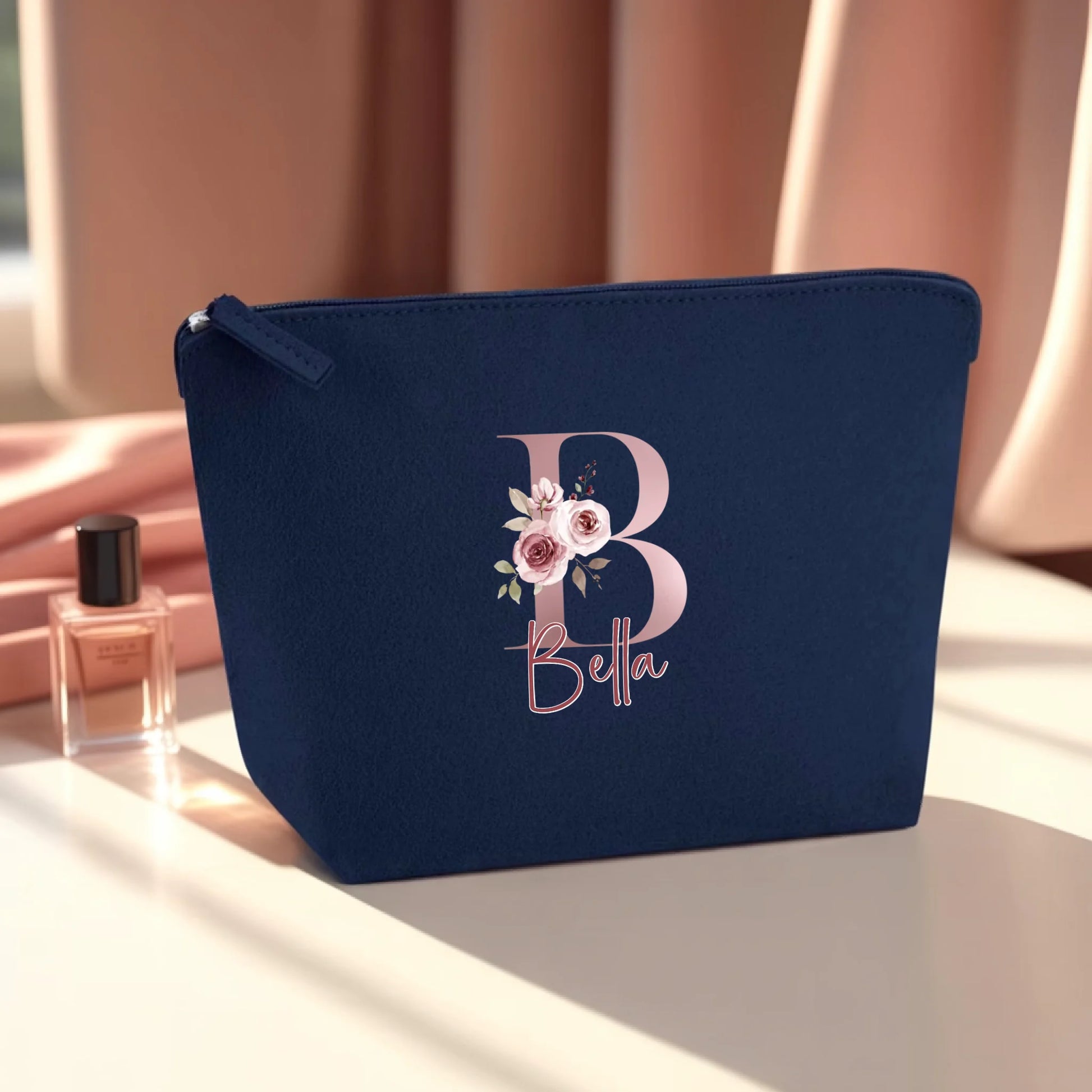 0019_1_the-makeup-bag-remains-unchanged-set-aga_72wUgnxoR5GUA58ol28RSQ_n5cLnm34QB2xHxgg1PJ7XA