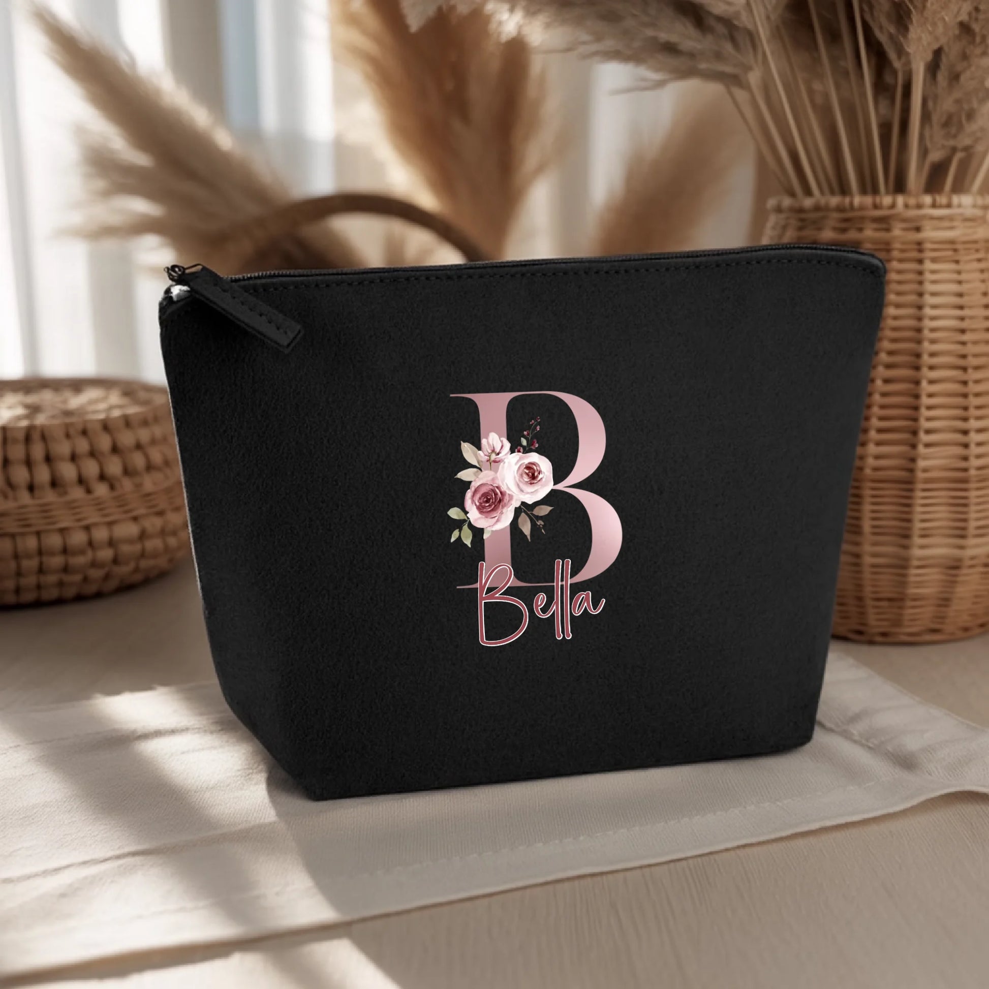 0022_1_the-background-is-set-upon-a-light-woode_5txujEJpQqeACxUFFaohNA_i9Fy41p0RjaLgnxCAW2UsA