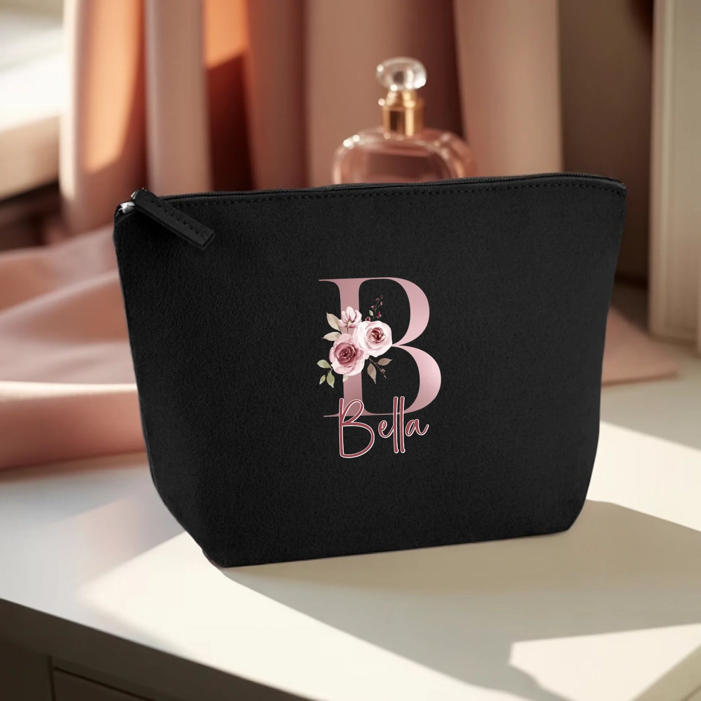 0023_1_the-makeup-bag-remains-unchanged-set-aga_-0mMpJ-jRd-Pr1cq8Xx0dQ_JFimbC0gR3absN0bpjEyrg