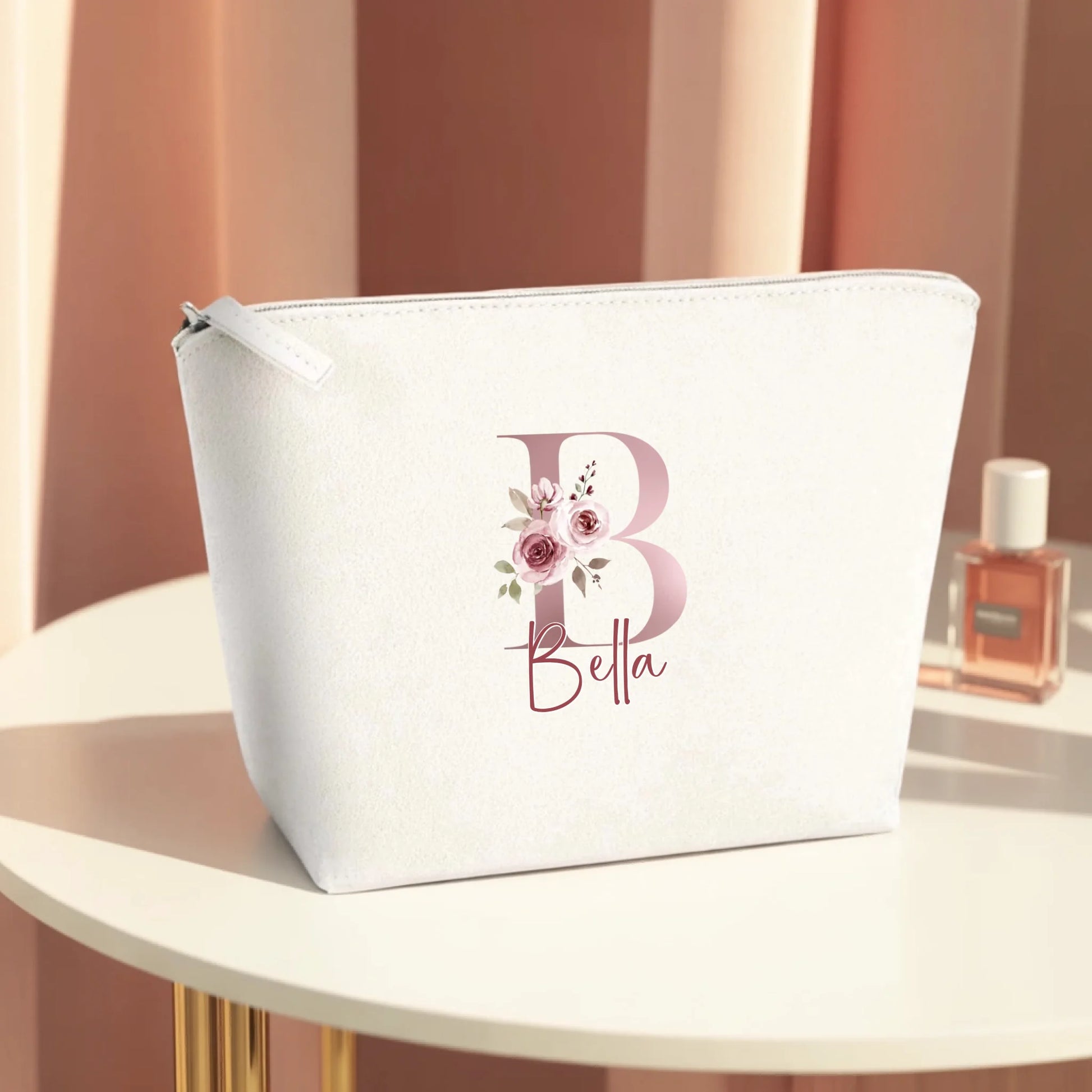 0005_1_the-makeup-bag-remains-unchanged-set-aga_PfnKX_fkSUWjURzROZBGHg_yPYdG7-1QqqWFIJWq2PeBA