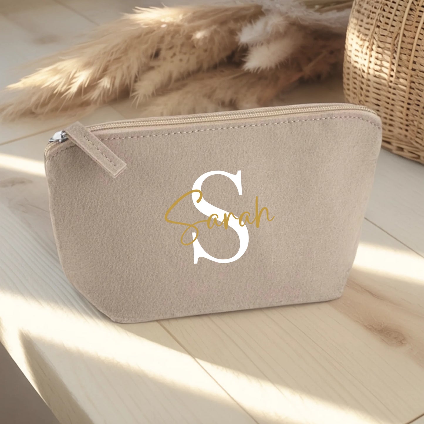 0013_1_the-background-is-set-upon-a-light-woode_lMDkDzw5TRi4rINBbsy8og_c8exRRJQTli-CJagMZBBmQ