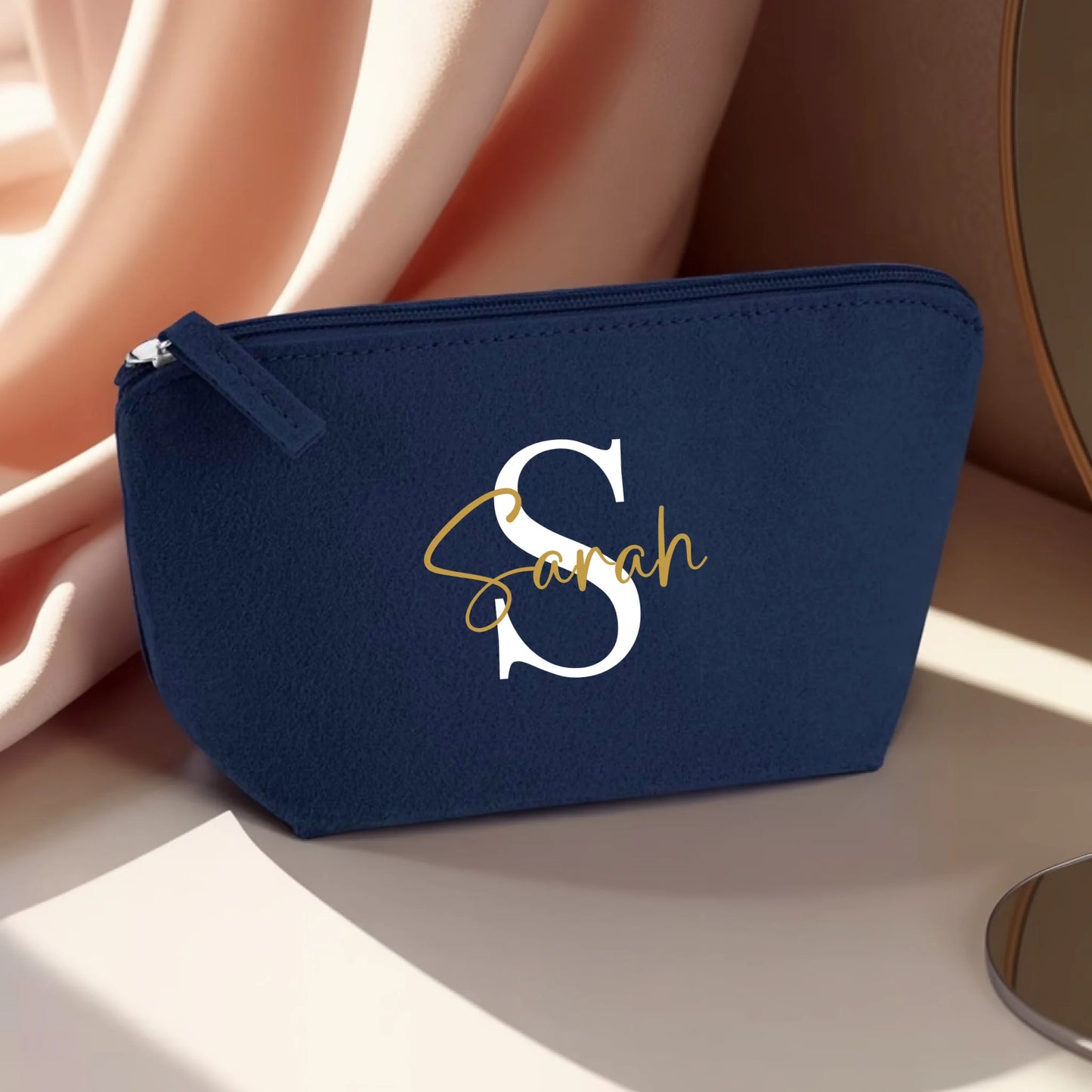 0020_1_the-makeup-bag-remains-unchanged-present_KhGfS_qHSq60gMAwCmTeQg_KhK8a177R9SYAU8NzDkANQ