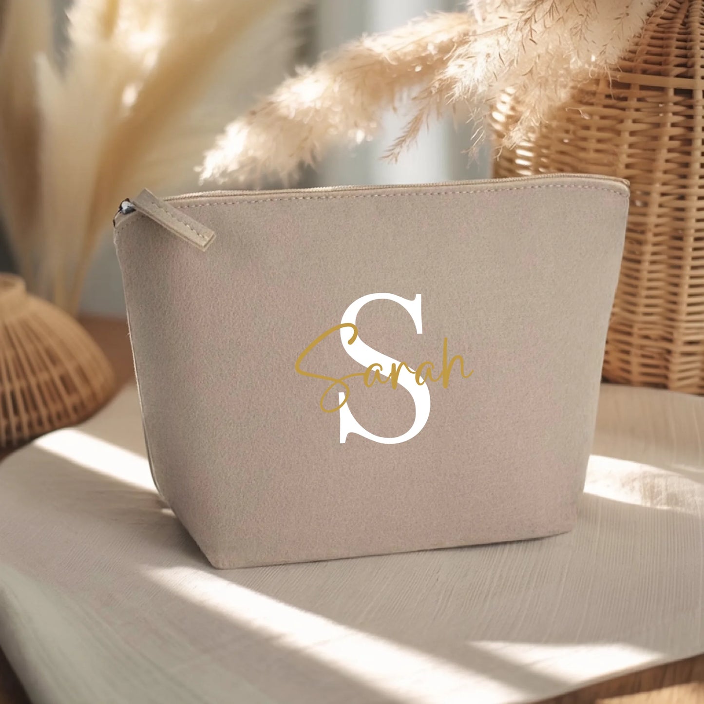 0010_1_the-background-is-set-upon-a-light-woode_FGKfsqWLSU6cj6EQW6YnMw_ZmaPSJuKT3y3LiUa8Z64oA