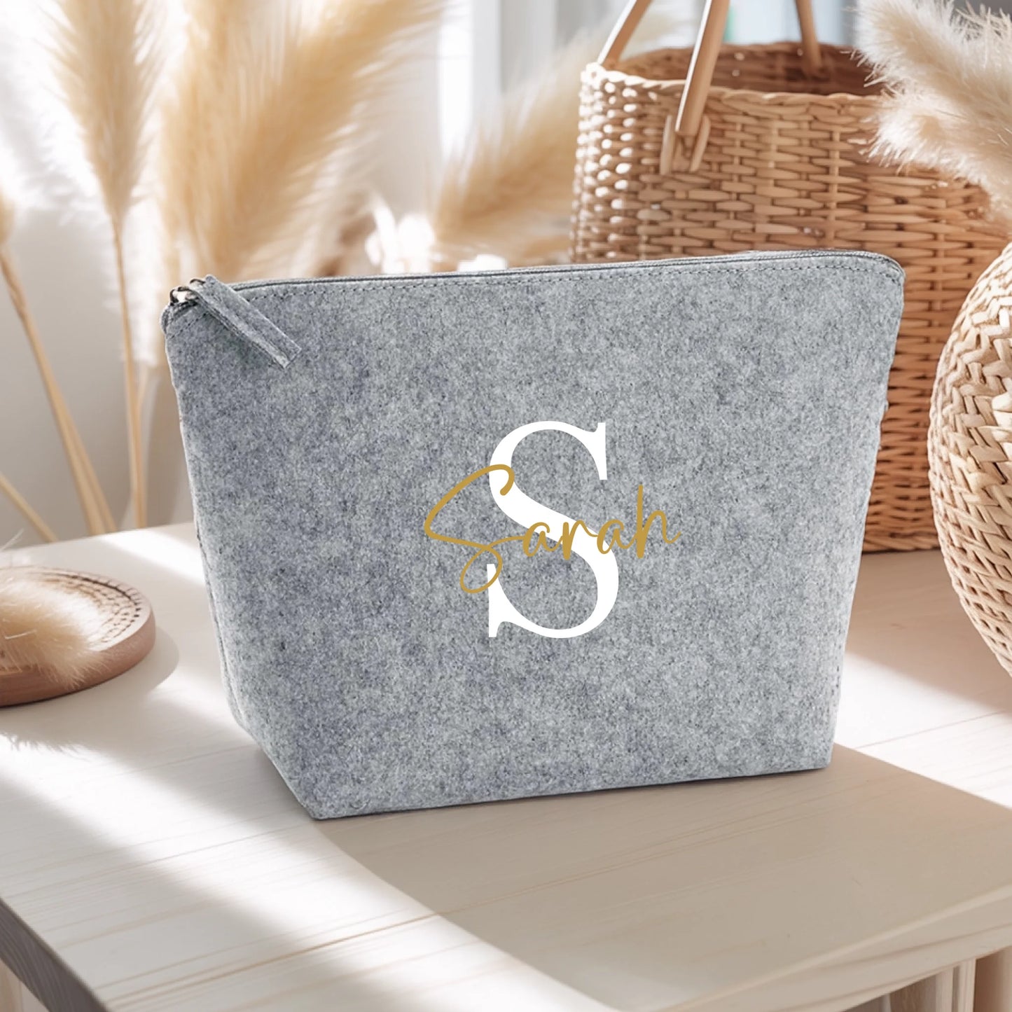 0009_1_the-scene-is-set-on-a-light-wooden-table_3nzr9pcKSV6hm5fTmmJTIg_qxrLTkNVR4eKI8KrTDaWZw