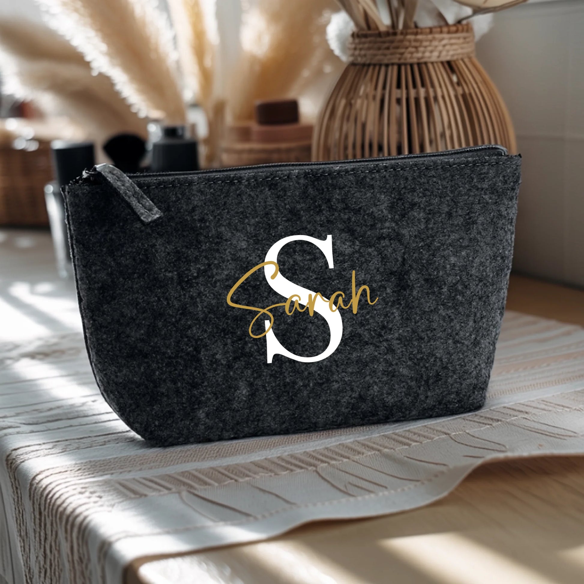 0017_1_the-background-features-a-light-wooden-t_JZOSC1nLRJazx44ZGMxT_Q_LUlt9BdSQ_SfP6YWQPjtSg