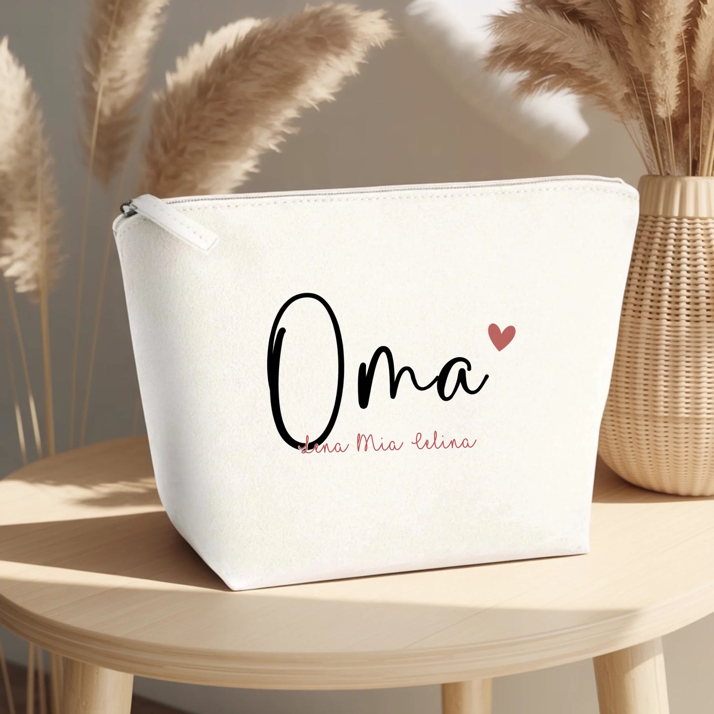 0001_2_the-makeup-bag-rests-on-a-light-wooden-t_ZFC9c2hwT02csoGH-CMVDw_ZKMCBy8JSdGmstZXtYu4cA