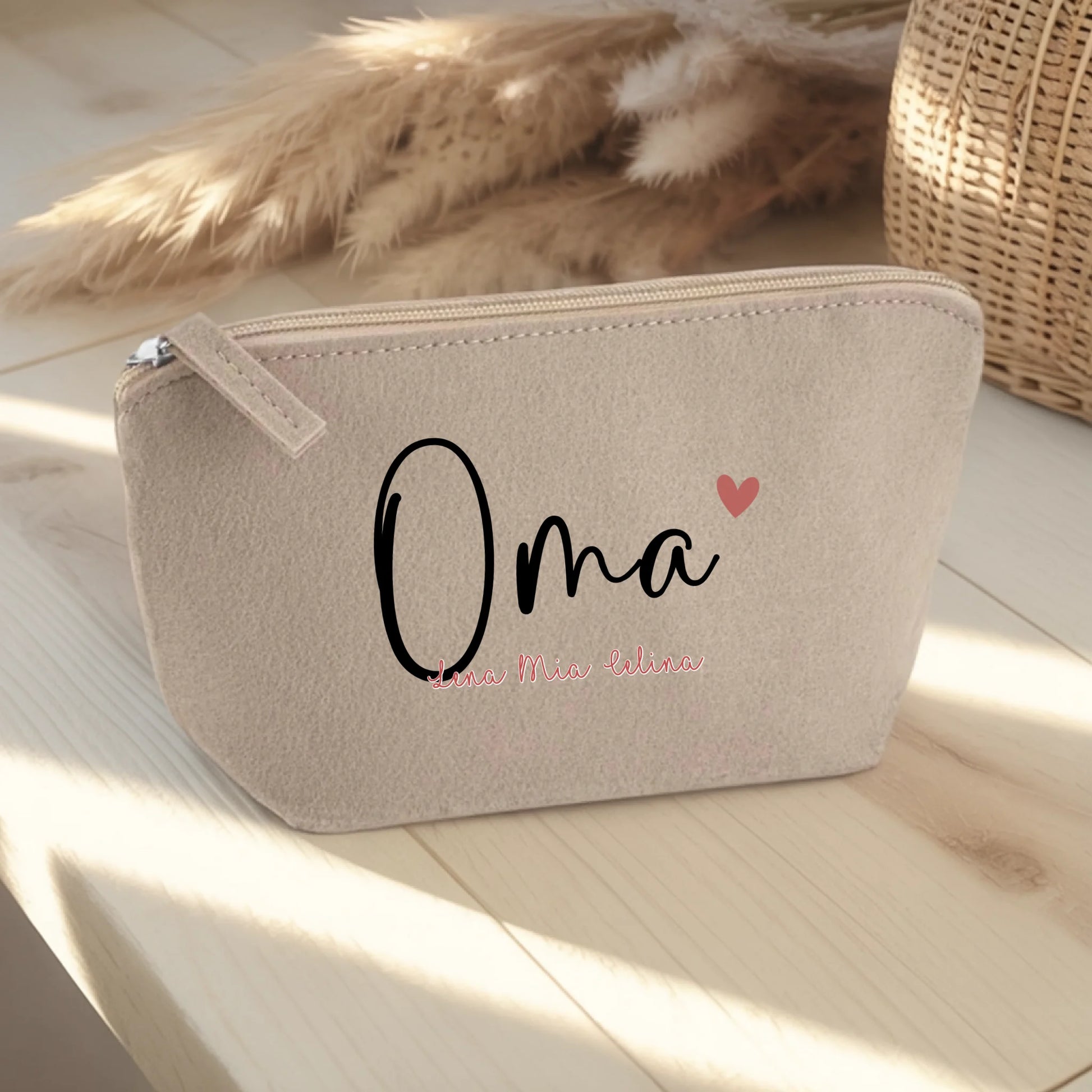 0013_1_the-background-is-set-upon-a-light-woode_lMDkDzw5TRi4rINBbsy8og_c8exRRJQTli-CJagMZBBmQ