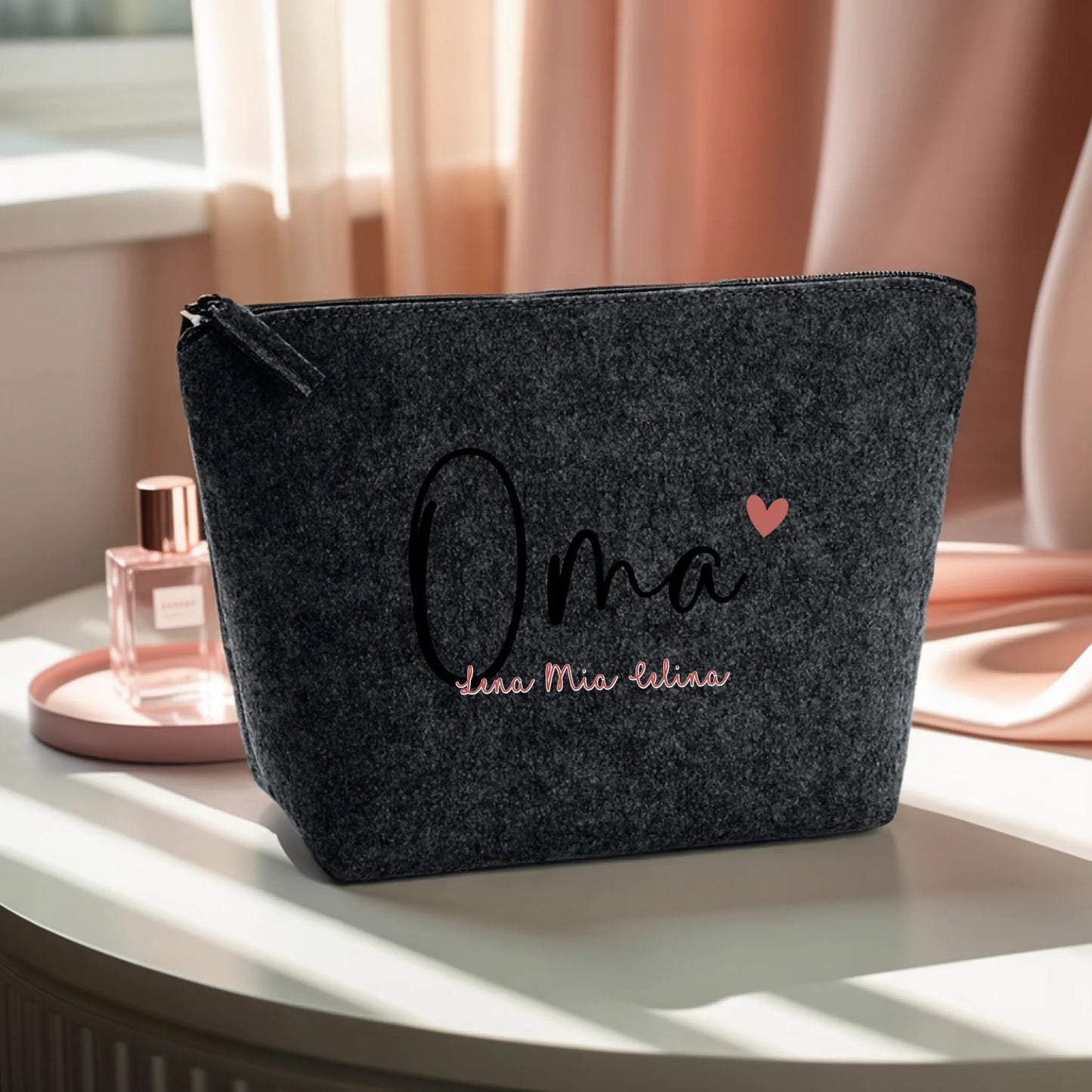 0015_1_the-makeup-bag-remains-unchanged-set-aga_YRtToNOjSKOwKky7BHjGiw_wZSBAeoqQn2w4Ud5Y2fCkw