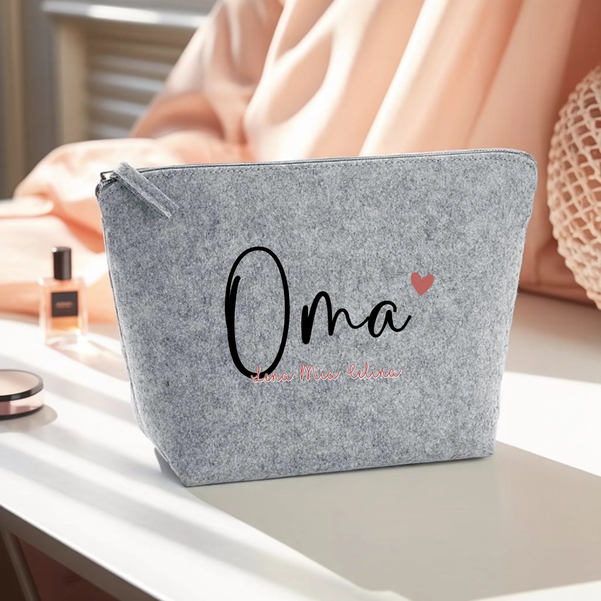 0006_1_the-scene-is-set-on-a-white-tabletop-bat_0zkIMG2zQDyjmwqwySAE7w_pnmOr5zVT4OvghyyKrkddQ