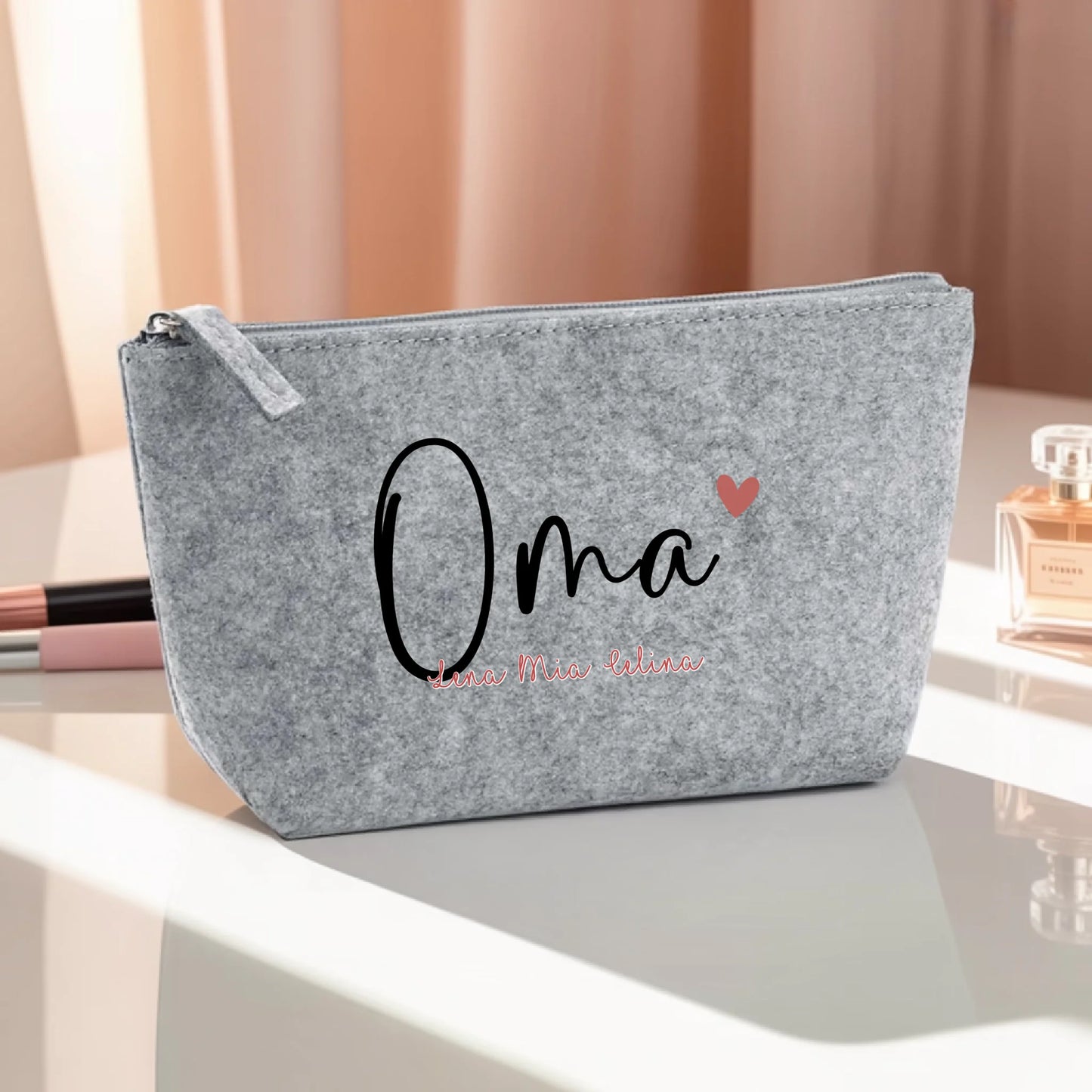 0007_1_the-makeup-bag-remains-unchanged-it-is-s_a6hd5YT1R3CdoO7p325rYQ_RU6FXtpnST-W89hSZfts4A