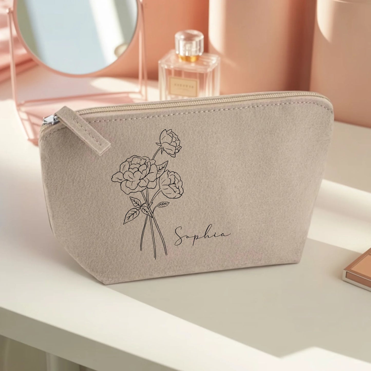 0012_1_the-makeup-bag-remains-unchanged-set-aga__BCvOp_yTRmGMFKEDhY_pA_WnKjPOdxQwK3t3z1V5BlUg