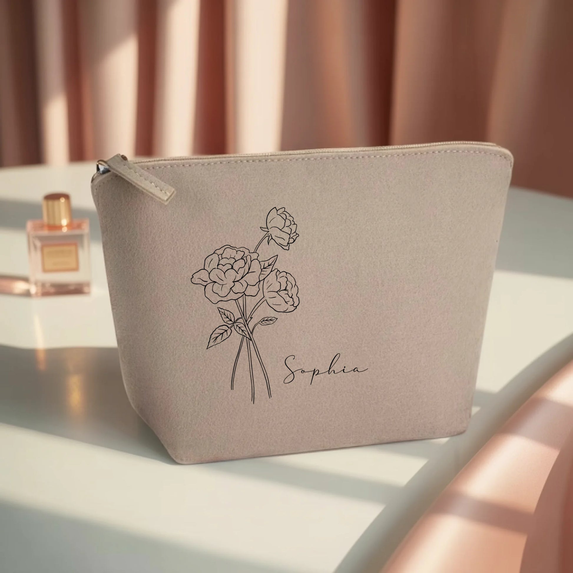 0011_1_the-makeup-bag-remains-unchanged-the-sce_HOQD8r8GS1qq6_uAOvTbdg_jYjSnkz7RyyC-DNdlyNJ9g