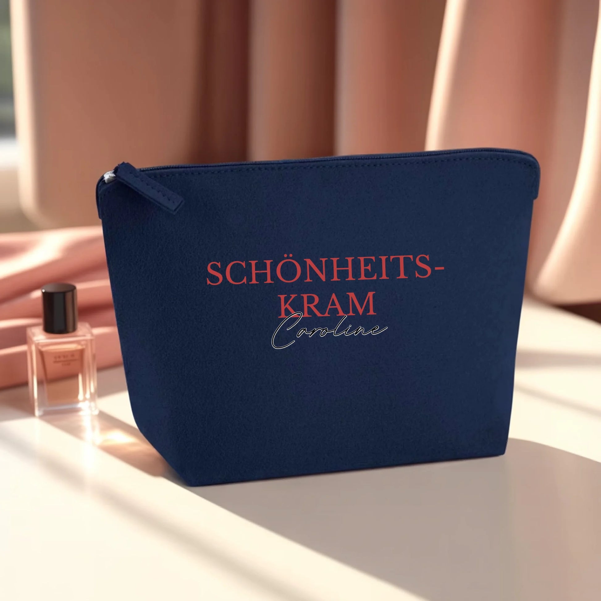 0019_1_the-makeup-bag-remains-unchanged-set-aga_72wUgnxoR5GUA58ol28RSQ_n5cLnm34QB2xHxgg1PJ7XA