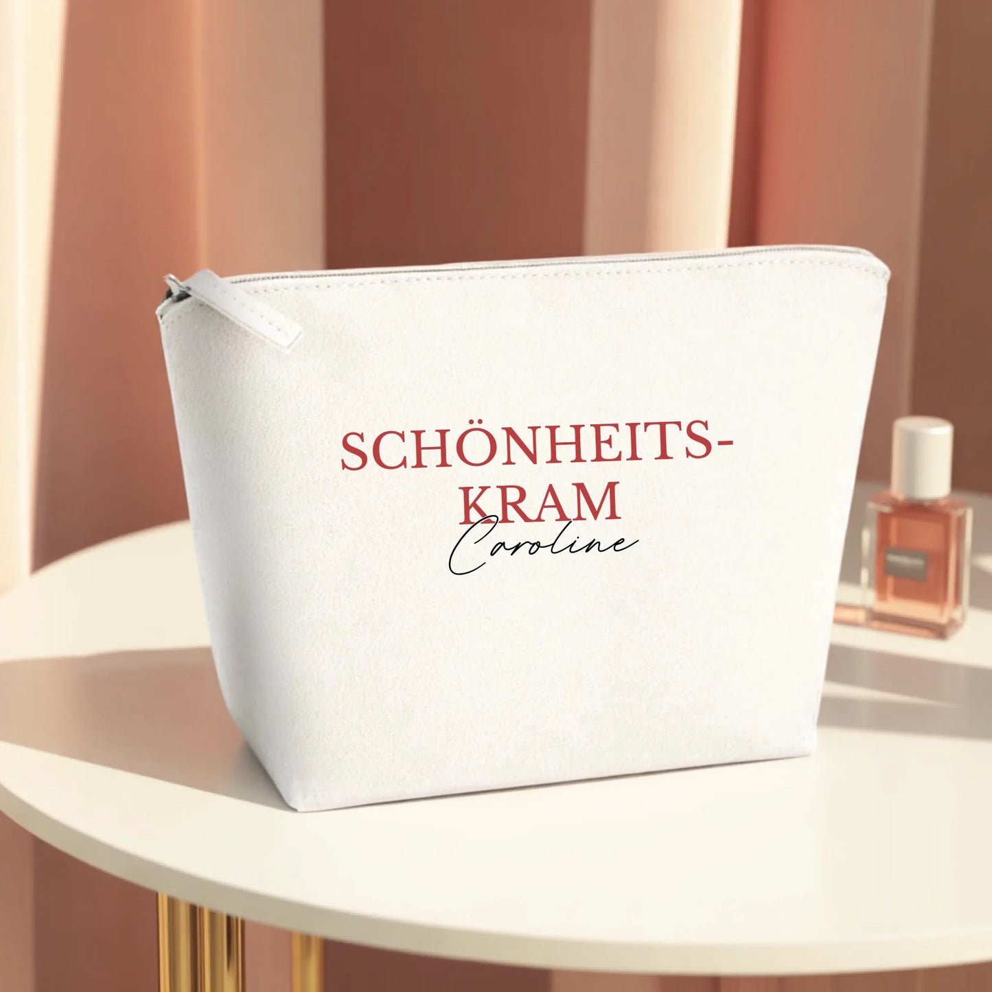 0005_1_the-makeup-bag-remains-unchanged-set-aga_PfnKX_fkSUWjURzROZBGHg_yPYdG7-1QqqWFIJWq2PeBA