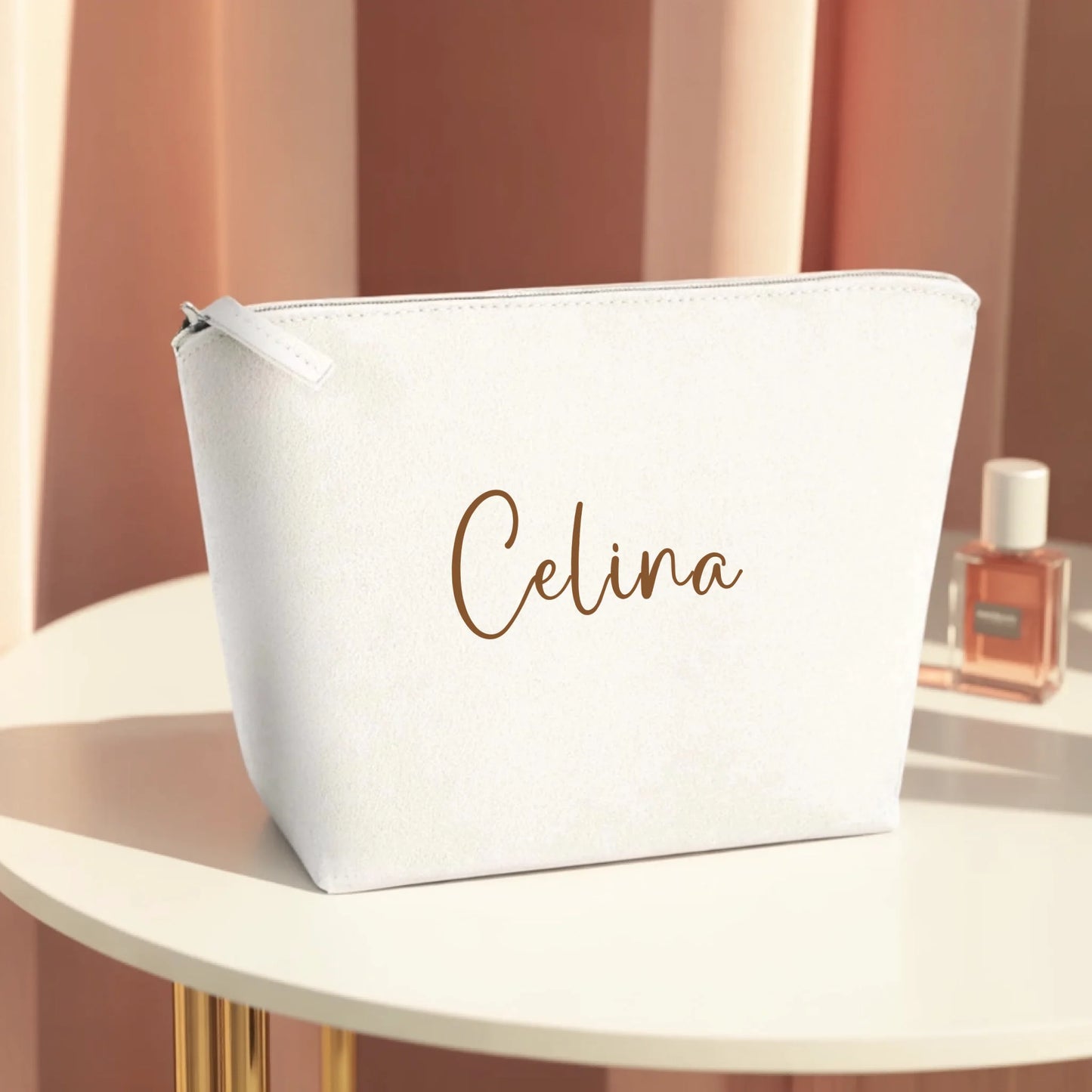 0005_1_the-makeup-bag-remains-unchanged-set-aga_PfnKX_fkSUWjURzROZBGHg_yPYdG7-1QqqWFIJWq2PeBA