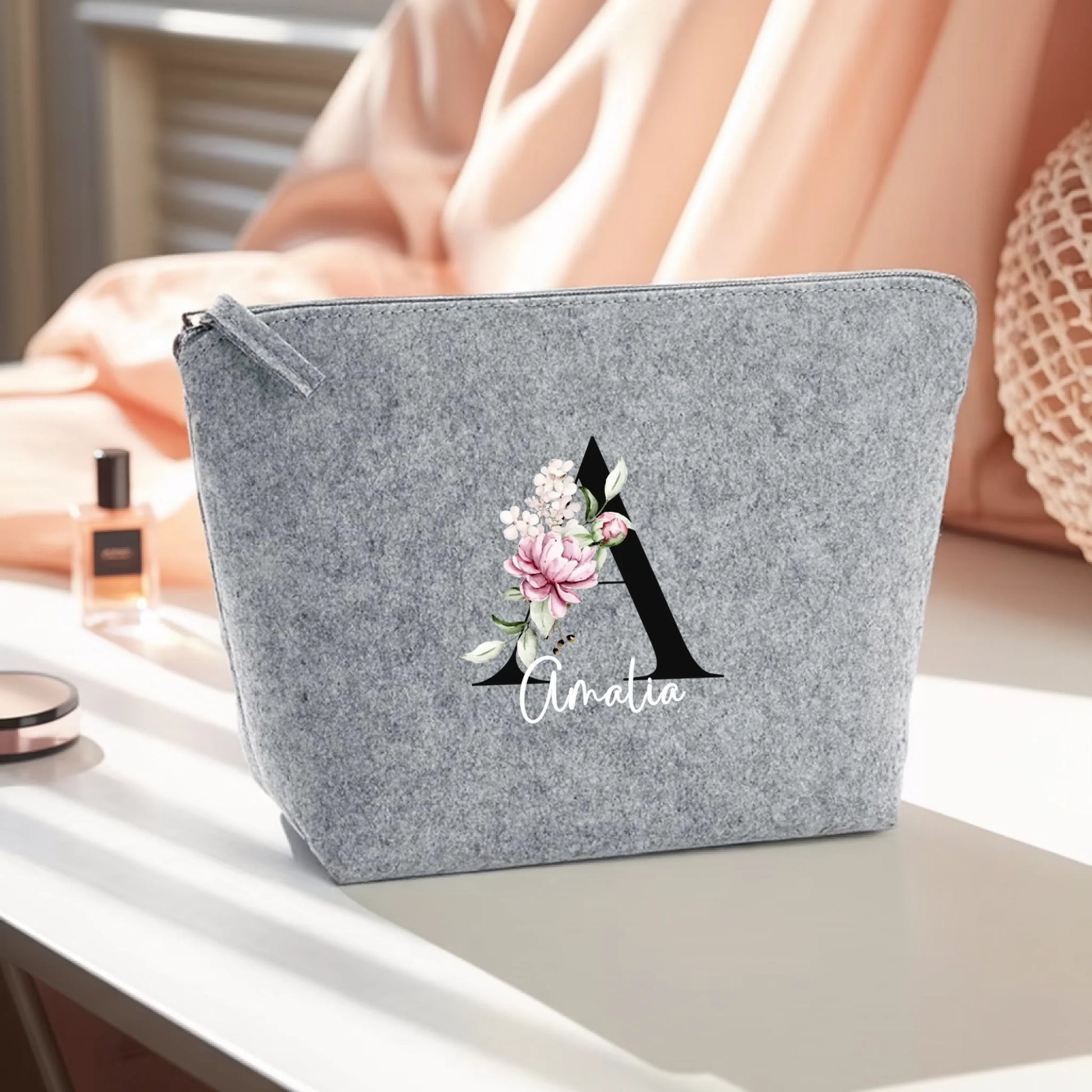 0006_1_the-scene-is-set-on-a-white-tabletop-bat_0zkIMG2zQDyjmwqwySAE7w_pnmOr5zVT4OvghyyKrkddQ