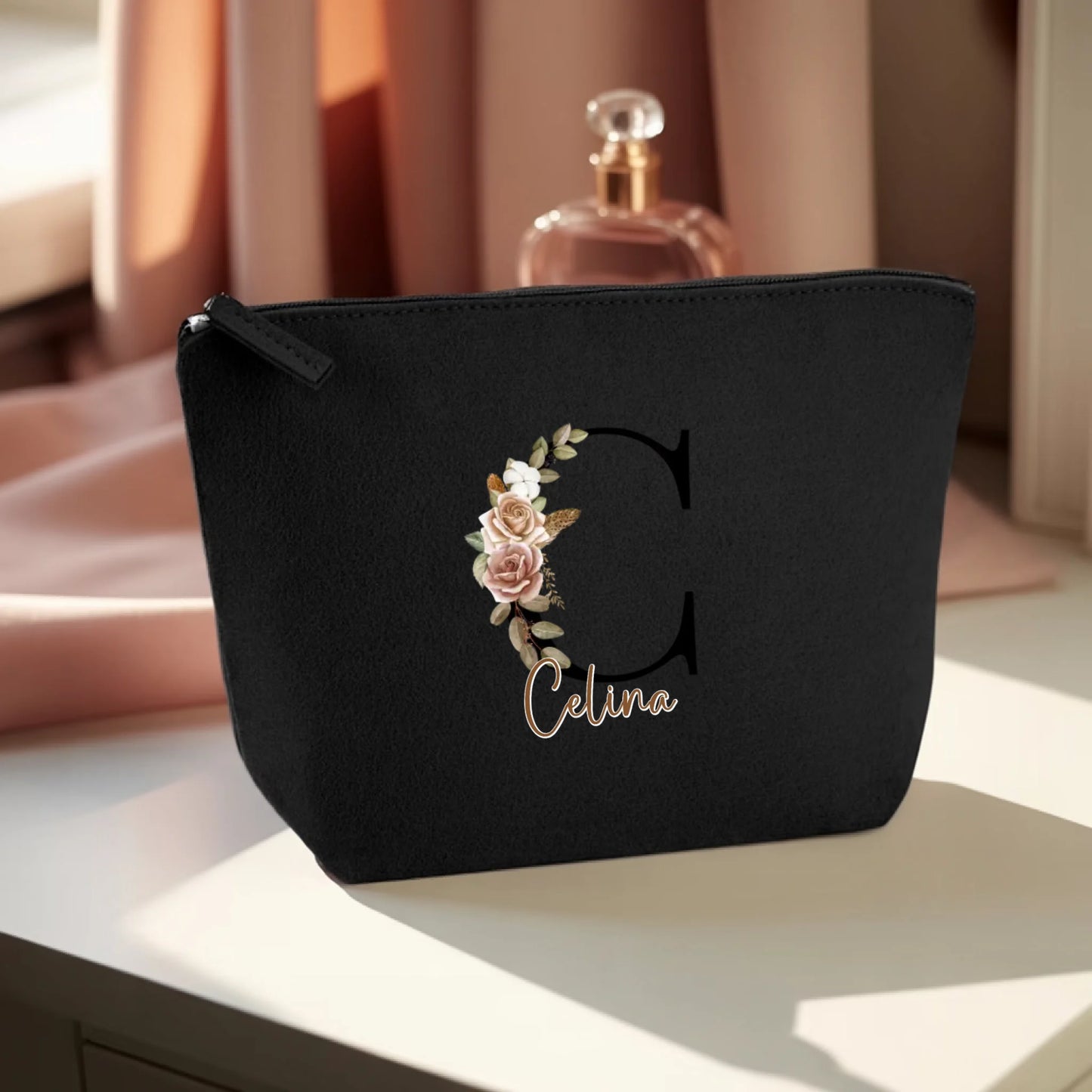 0023_1_the-makeup-bag-remains-unchanged-set-aga_-0mMpJ-jRd-Pr1cq8Xx0dQ_JFimbC0gR3absN0bpjEyrg