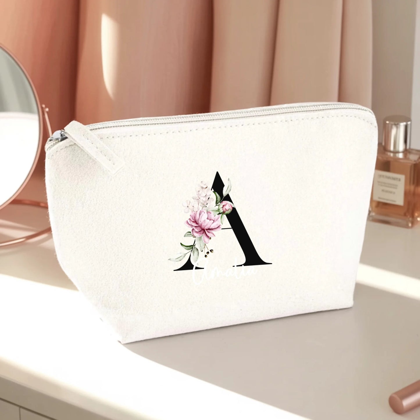 0003_1_the-makeup-bag-remains-unchanged-set-aga_q__XO_A1SJe5RPJ1k6C_sA_JZ-xTEy3TYS2jRfcMfhjeg