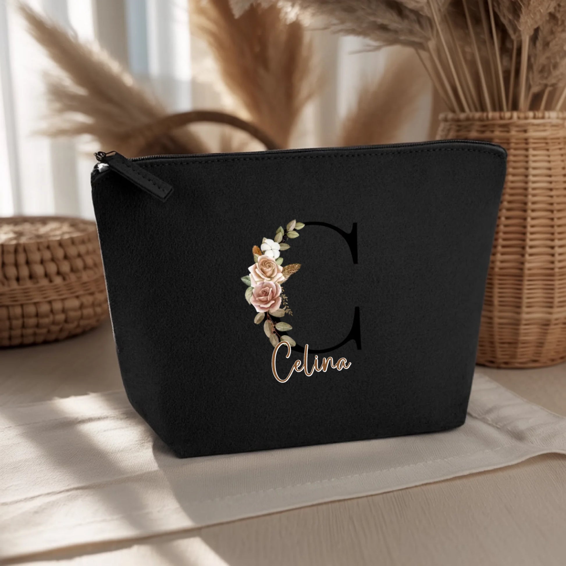 0022_1_the-background-is-set-upon-a-light-woode_5txujEJpQqeACxUFFaohNA_i9Fy41p0RjaLgnxCAW2UsA