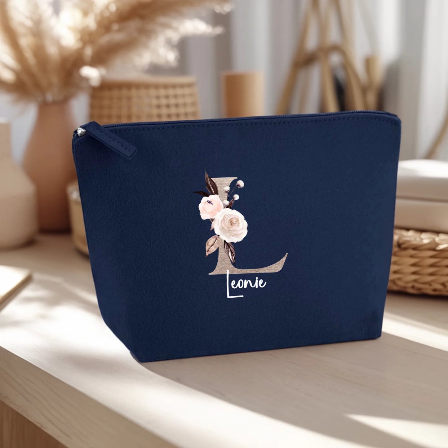 0018_1_the-background-is-a-light-wooden-table-a_VNId6m4FRYOXpdlIytFIEw_W2KuaioDQuWTlo5R0XWDjQ