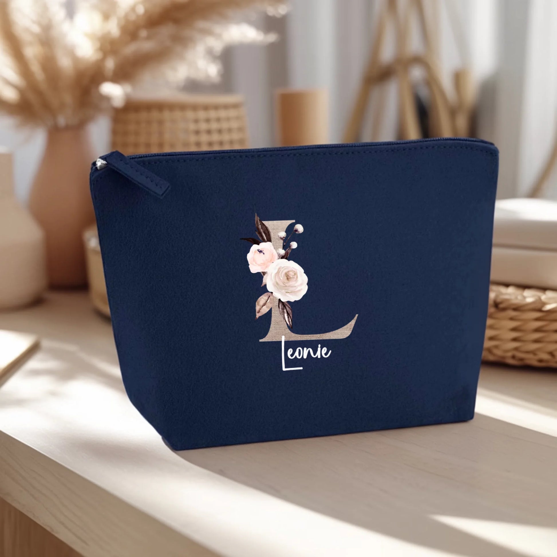 0018_1_the-background-is-a-light-wooden-table-a_VNId6m4FRYOXpdlIytFIEw_W2KuaioDQuWTlo5R0XWDjQ