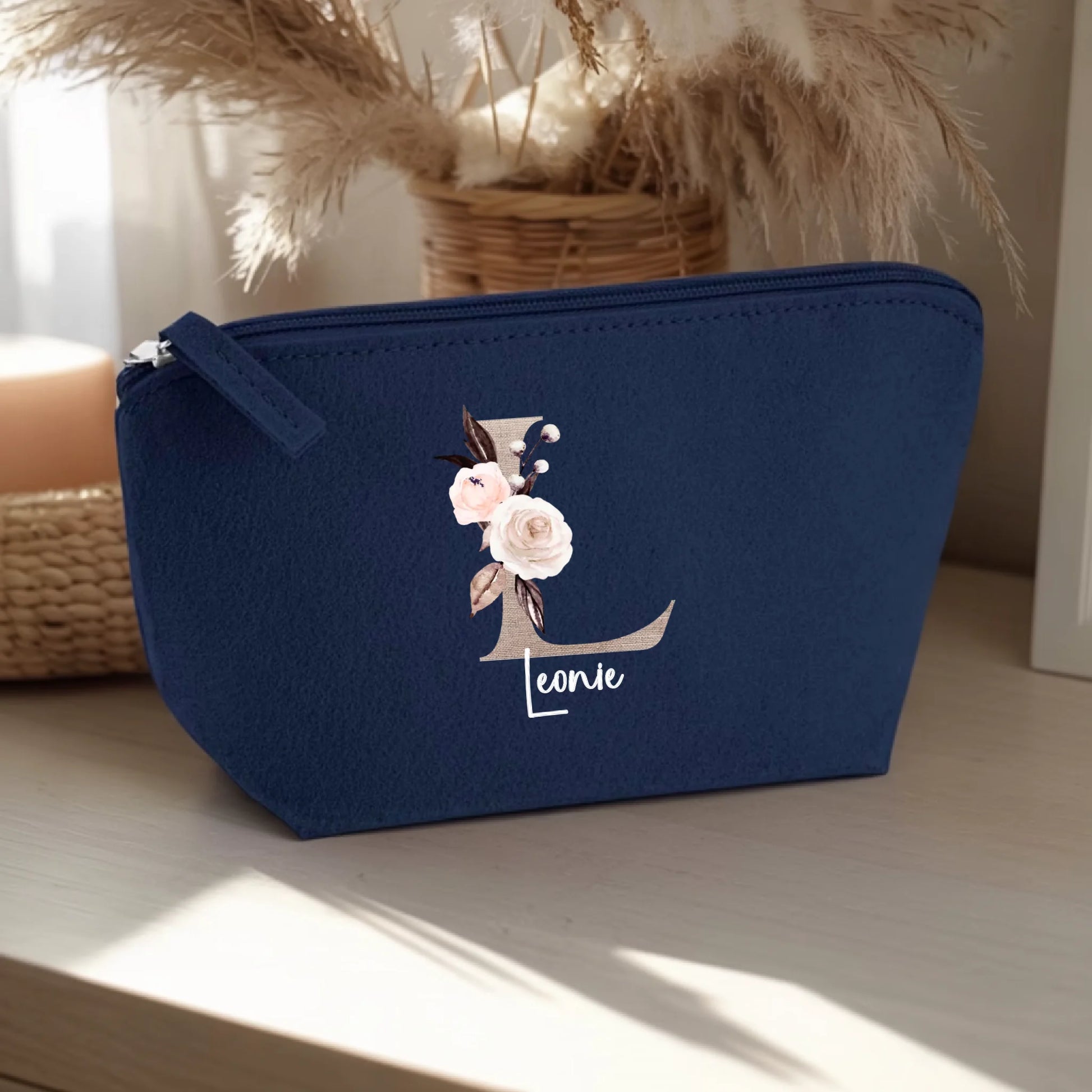 0021_1_the-background-is-a-light-wooden-table-a_3JaydySQQU-Rt82OruZ7gA_Qey6OAIpRQ6ZZruuc_chIg