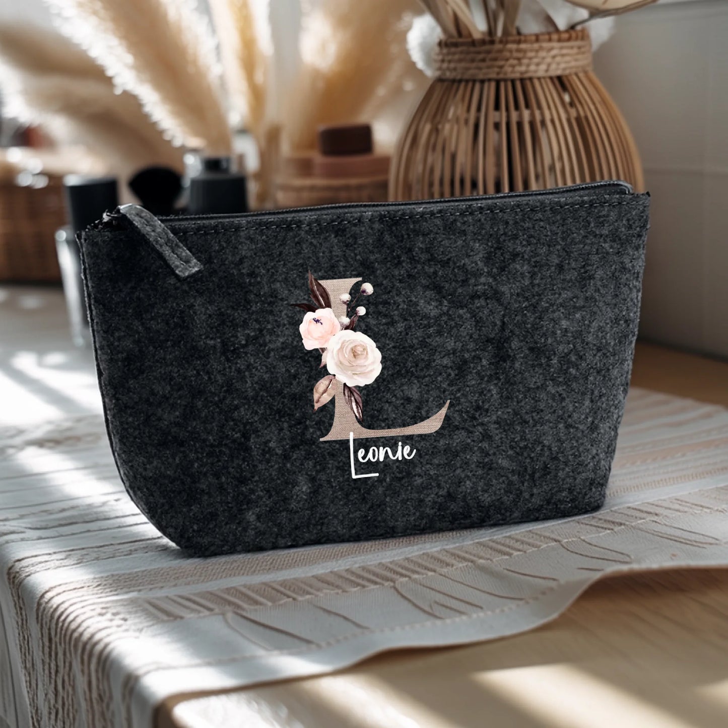 0017_1_the-background-features-a-light-wooden-t_JZOSC1nLRJazx44ZGMxT_Q_LUlt9BdSQ_SfP6YWQPjtSg