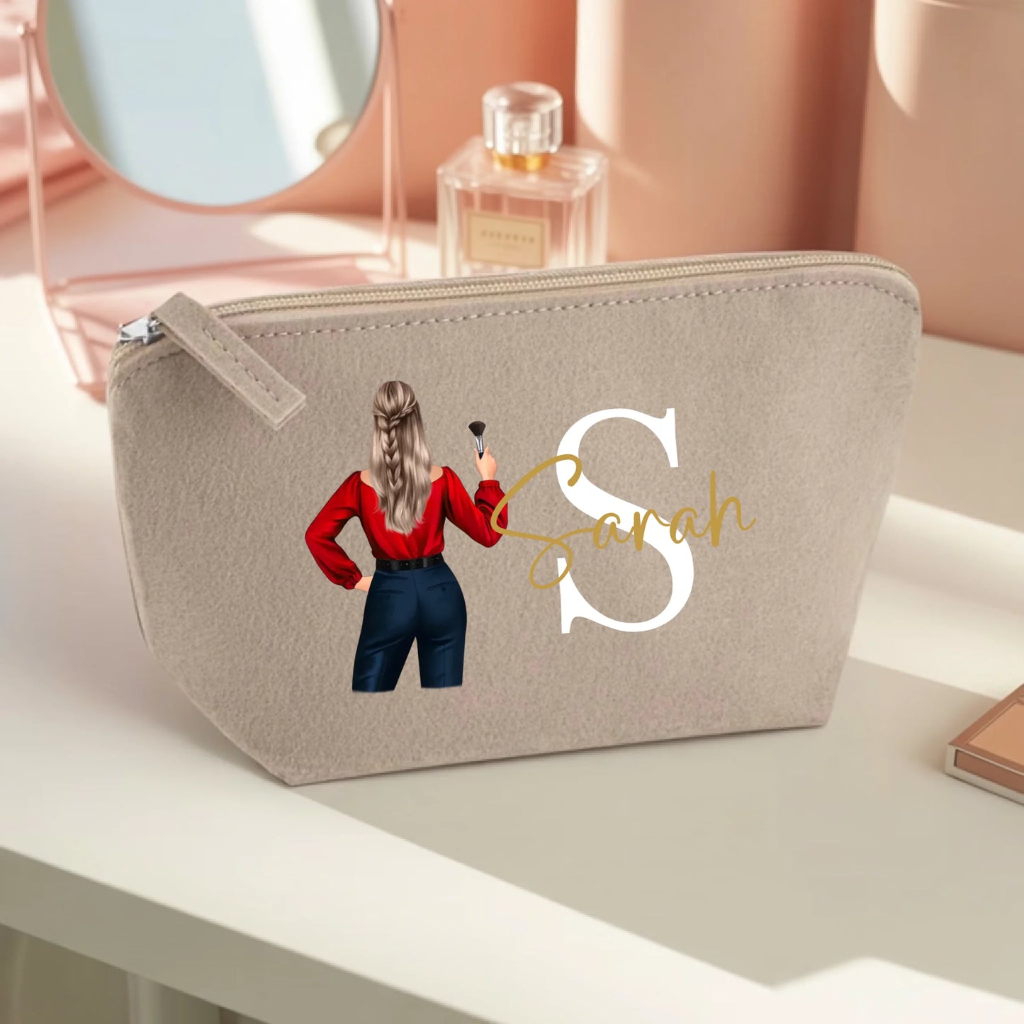 0012_1_the-makeup-bag-remains-unchanged-set-aga__BCvOp_yTRmGMFKEDhY_pA_WnKjPOdxQwK3t3z1V5BlUg