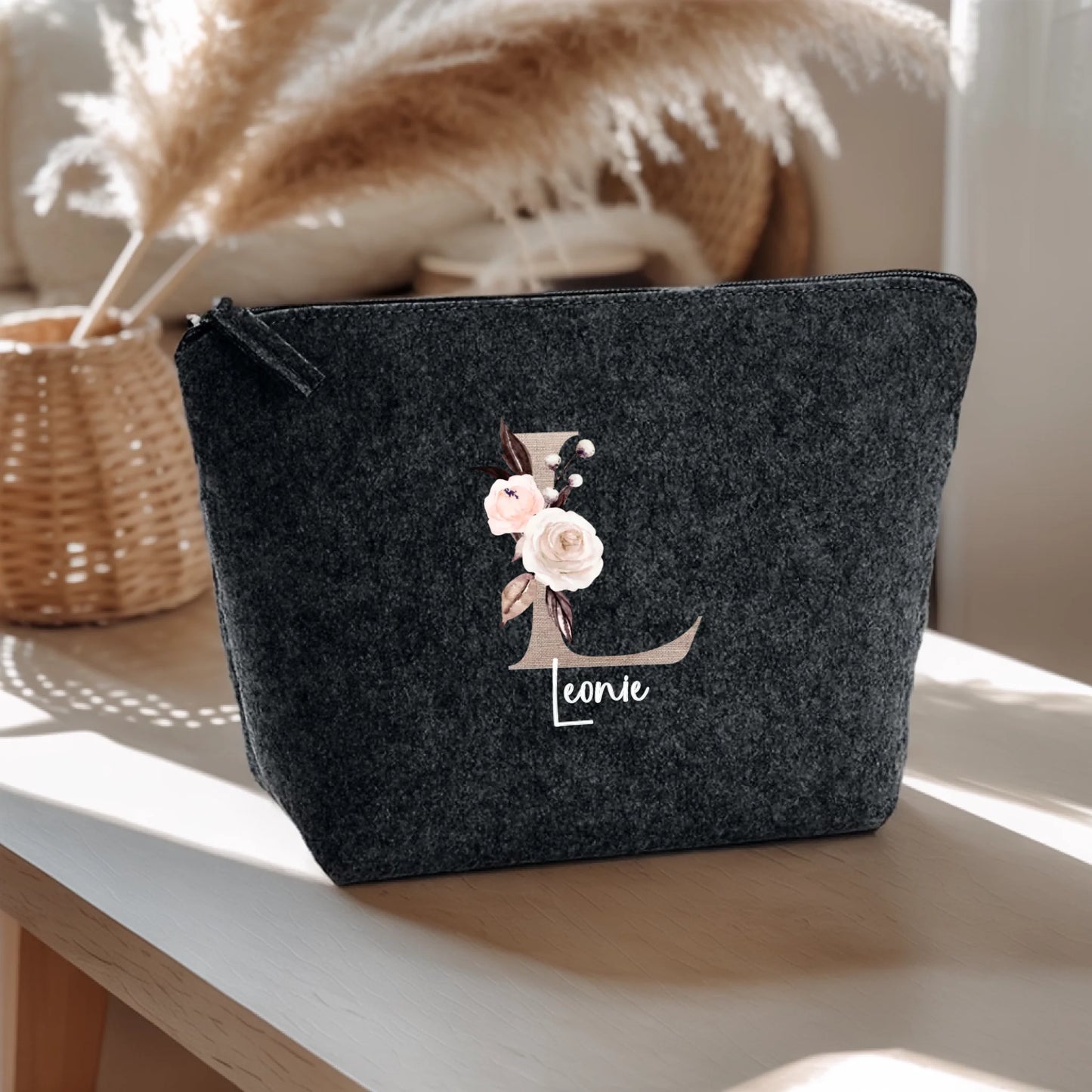 0014_1_the-background-is-set-on-a-light-wooden-_XjkkjBuAQdSAirzykTZbAw__6KCbqA4TuqrbteKDOSu5w