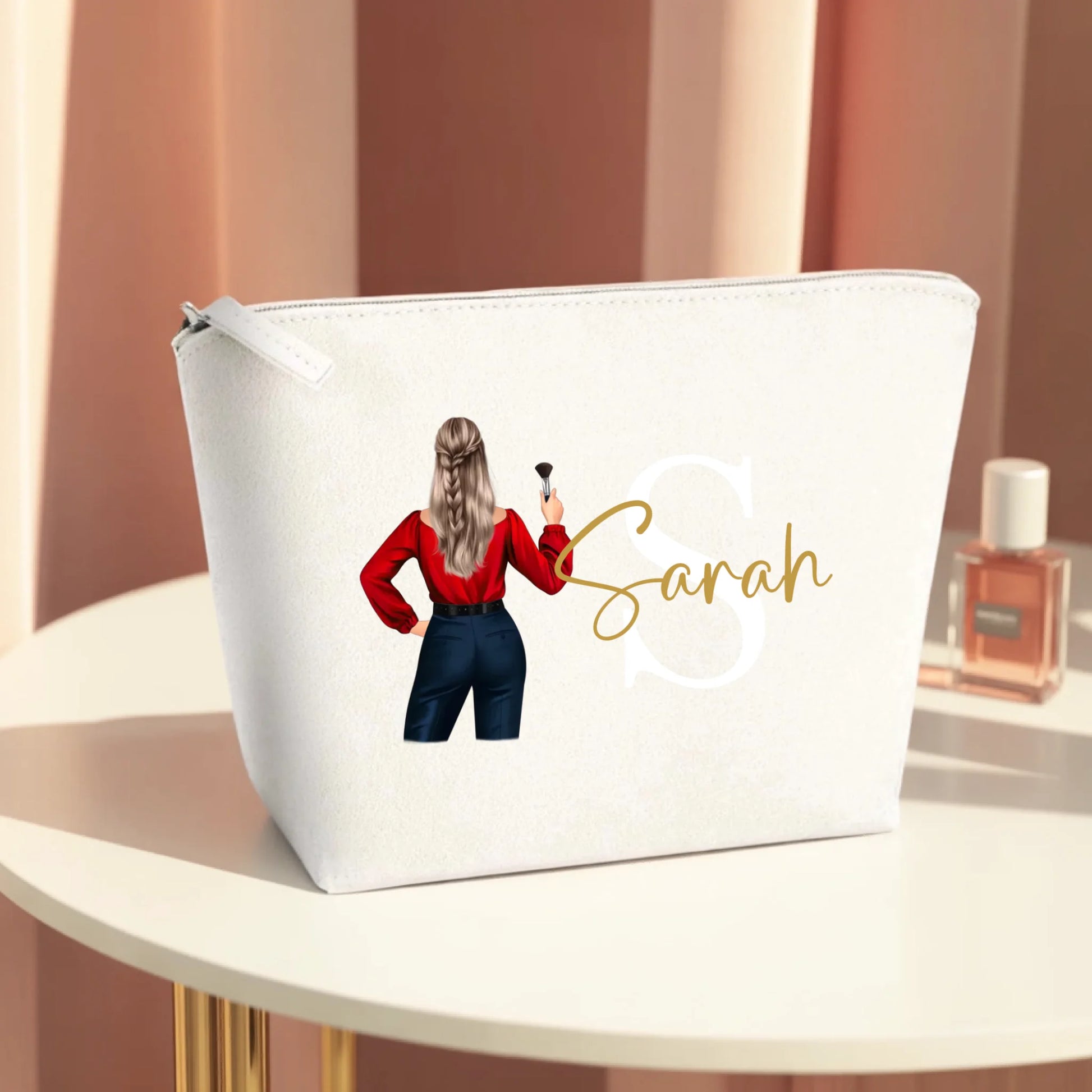 0005_1_the-makeup-bag-remains-unchanged-set-aga_PfnKX_fkSUWjURzROZBGHg_yPYdG7-1QqqWFIJWq2PeBA