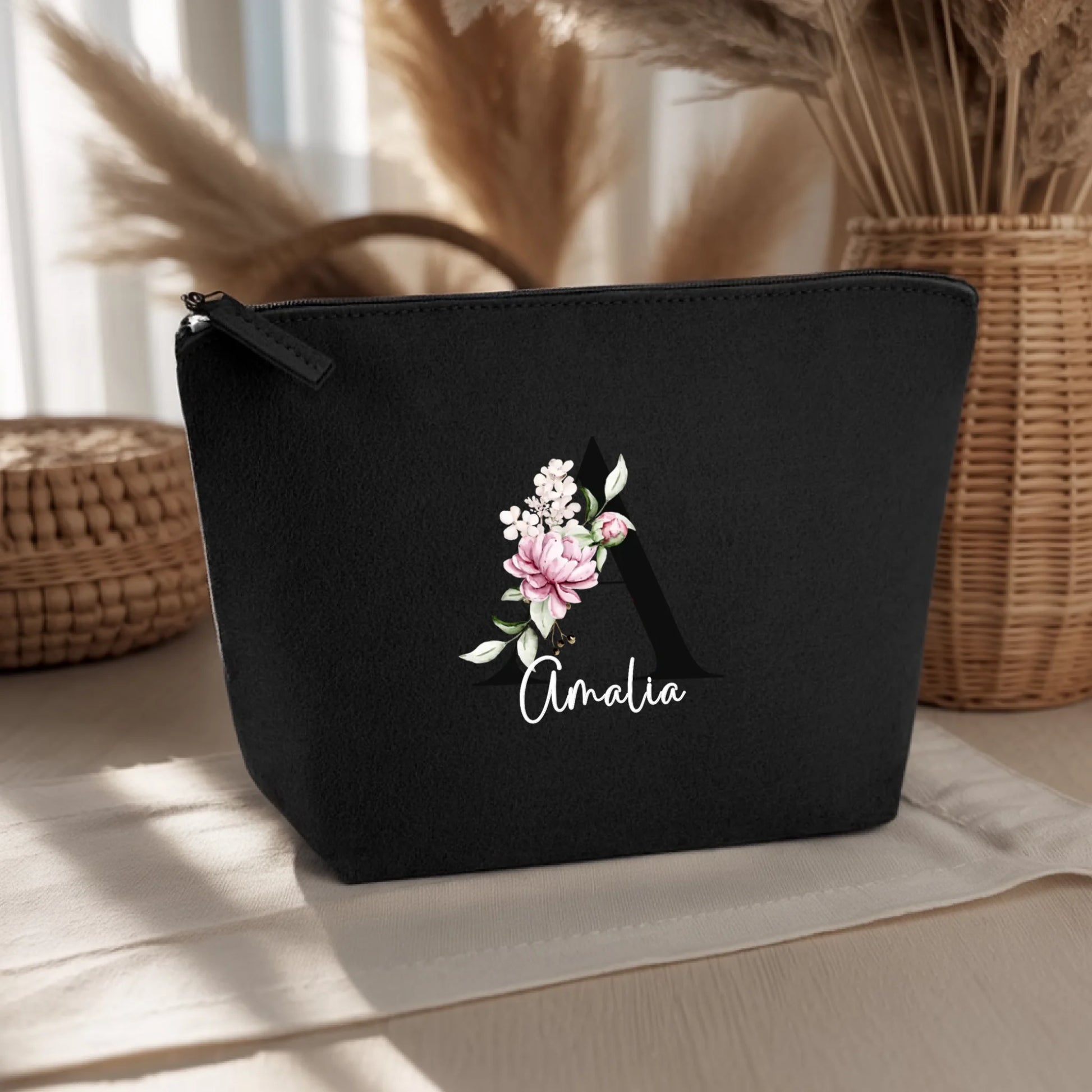 0022_1_the-background-is-set-upon-a-light-woode_5txujEJpQqeACxUFFaohNA_i9Fy41p0RjaLgnxCAW2UsA