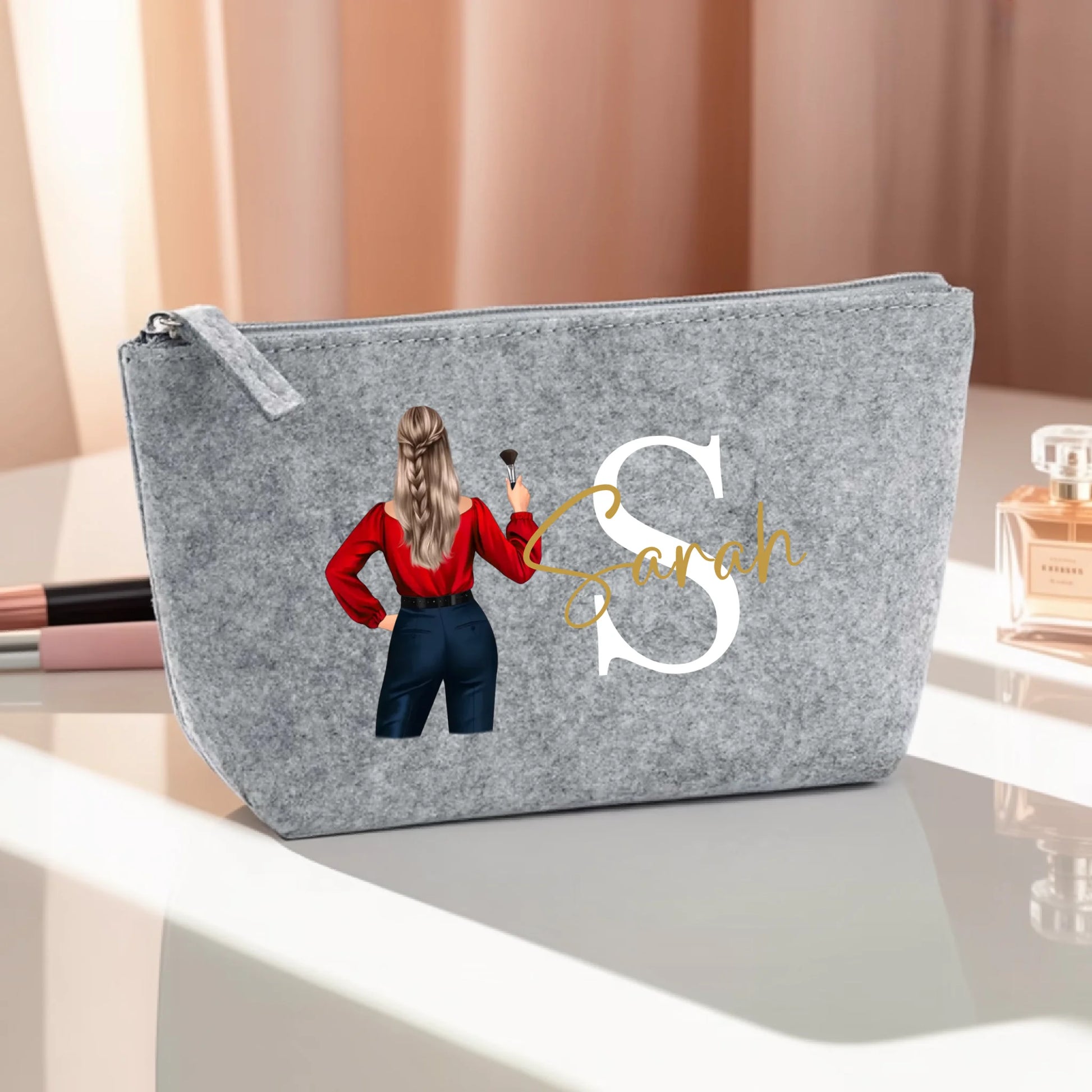 0007_1_the-makeup-bag-remains-unchanged-it-is-s_a6hd5YT1R3CdoO7p325rYQ_RU6FXtpnST-W89hSZfts4A