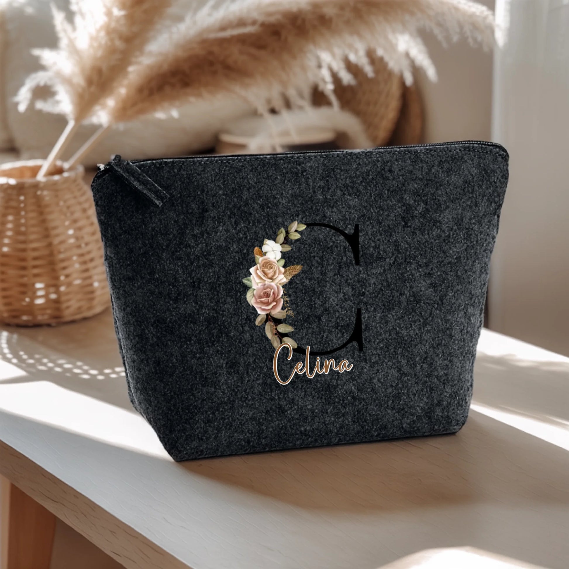 0014_1_the-background-is-set-on-a-light-wooden-_XjkkjBuAQdSAirzykTZbAw__6KCbqA4TuqrbteKDOSu5w