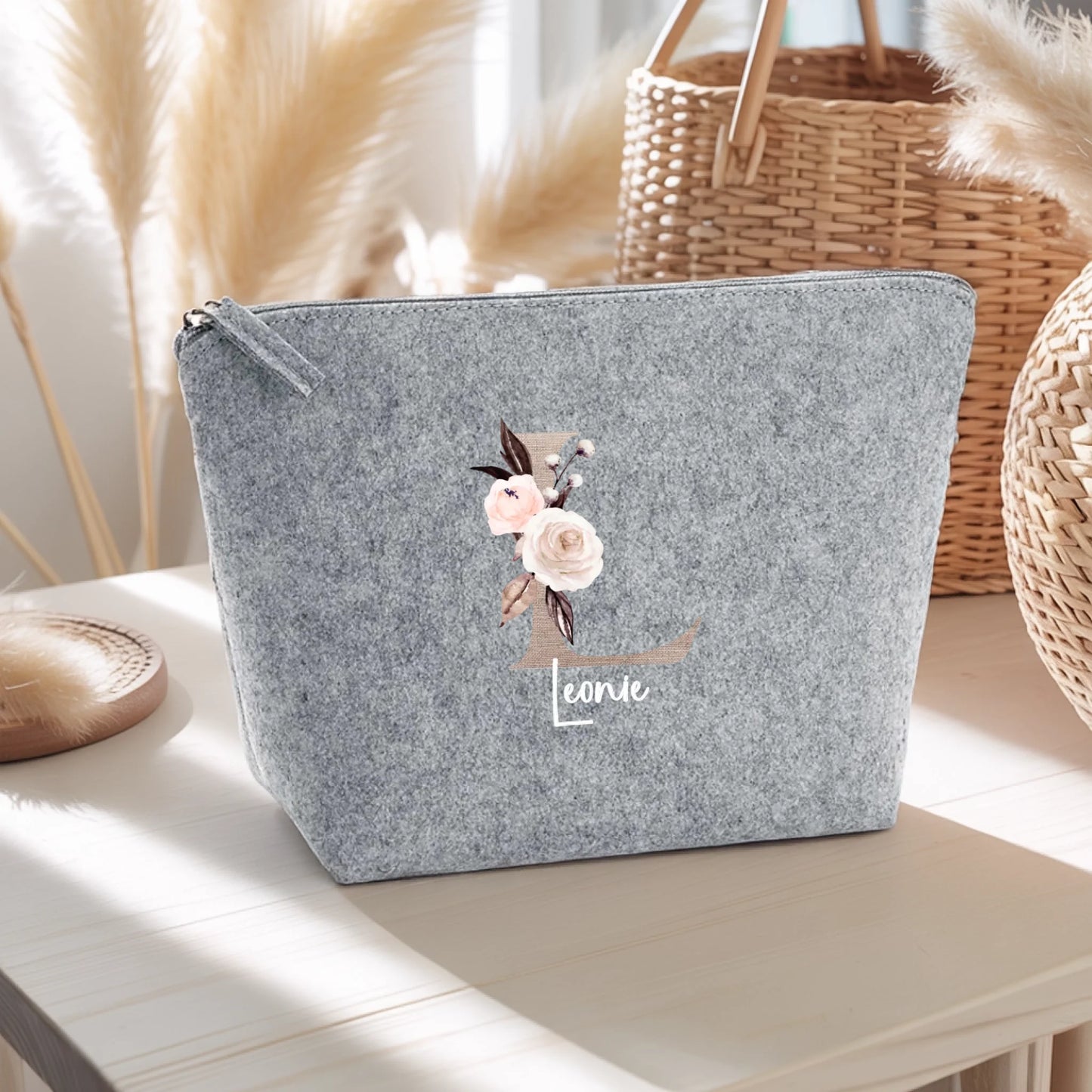 0009_1_the-scene-is-set-on-a-light-wooden-table_3nzr9pcKSV6hm5fTmmJTIg_qxrLTkNVR4eKI8KrTDaWZw