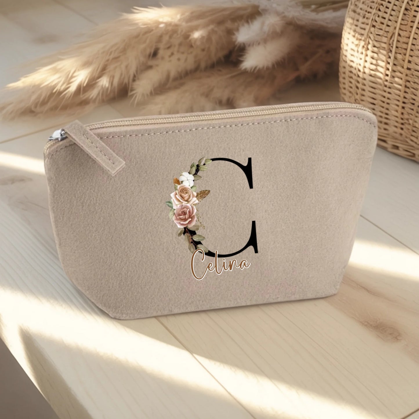 0013_1_the-background-is-set-upon-a-light-woode_lMDkDzw5TRi4rINBbsy8og_c8exRRJQTli-CJagMZBBmQ