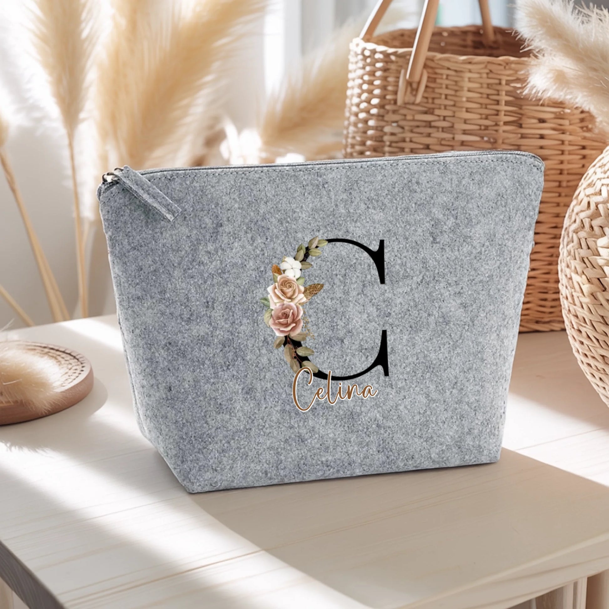 0009_1_the-scene-is-set-on-a-light-wooden-table_3nzr9pcKSV6hm5fTmmJTIg_qxrLTkNVR4eKI8KrTDaWZw