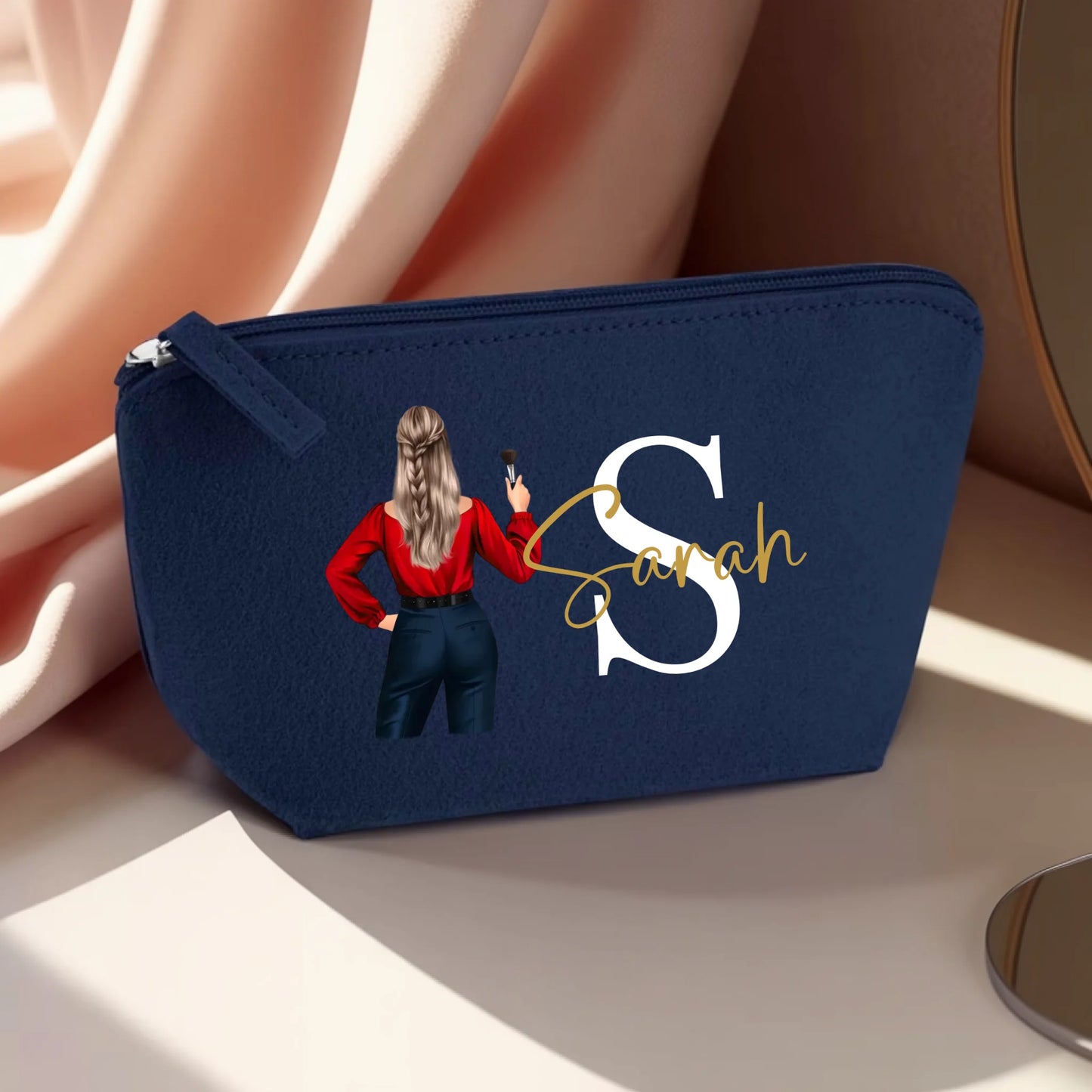 0020_1_the-makeup-bag-remains-unchanged-present_KhGfS_qHSq60gMAwCmTeQg_KhK8a177R9SYAU8NzDkANQ