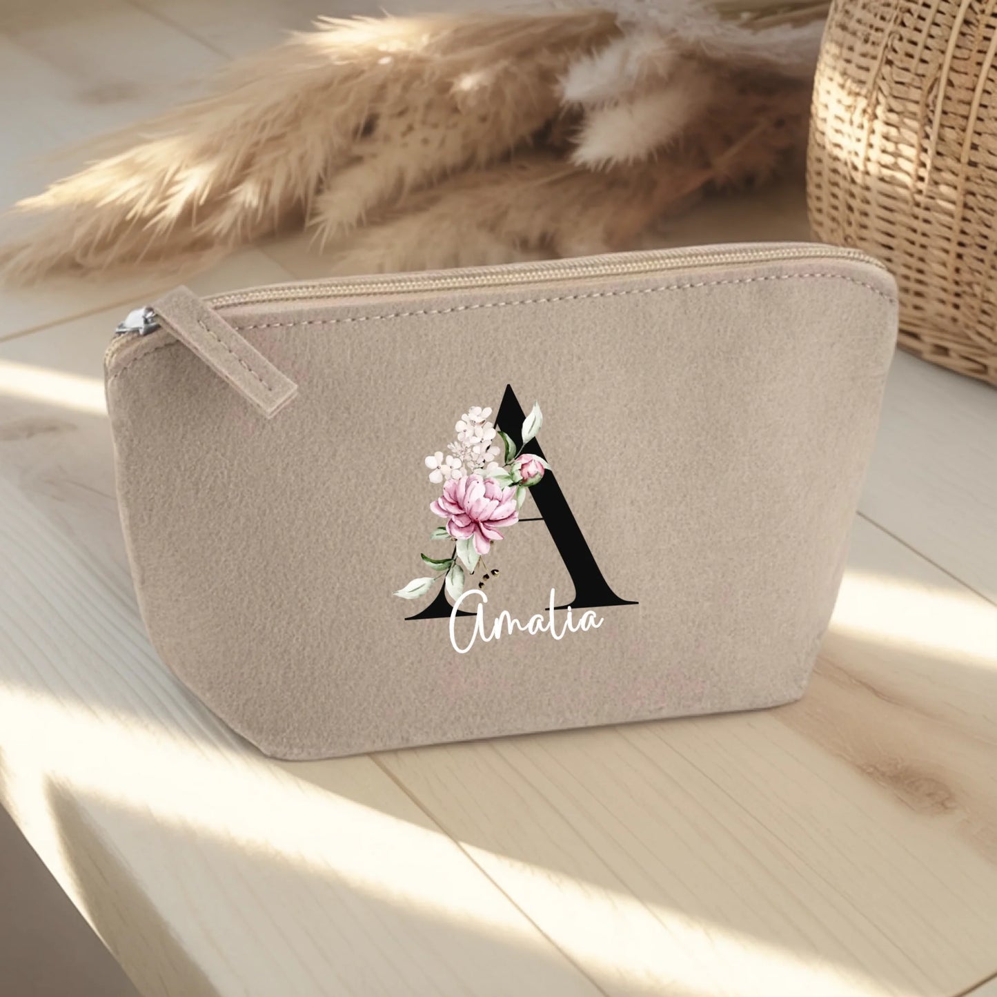 0013_1_the-background-is-set-upon-a-light-woode_lMDkDzw5TRi4rINBbsy8og_c8exRRJQTli-CJagMZBBmQ