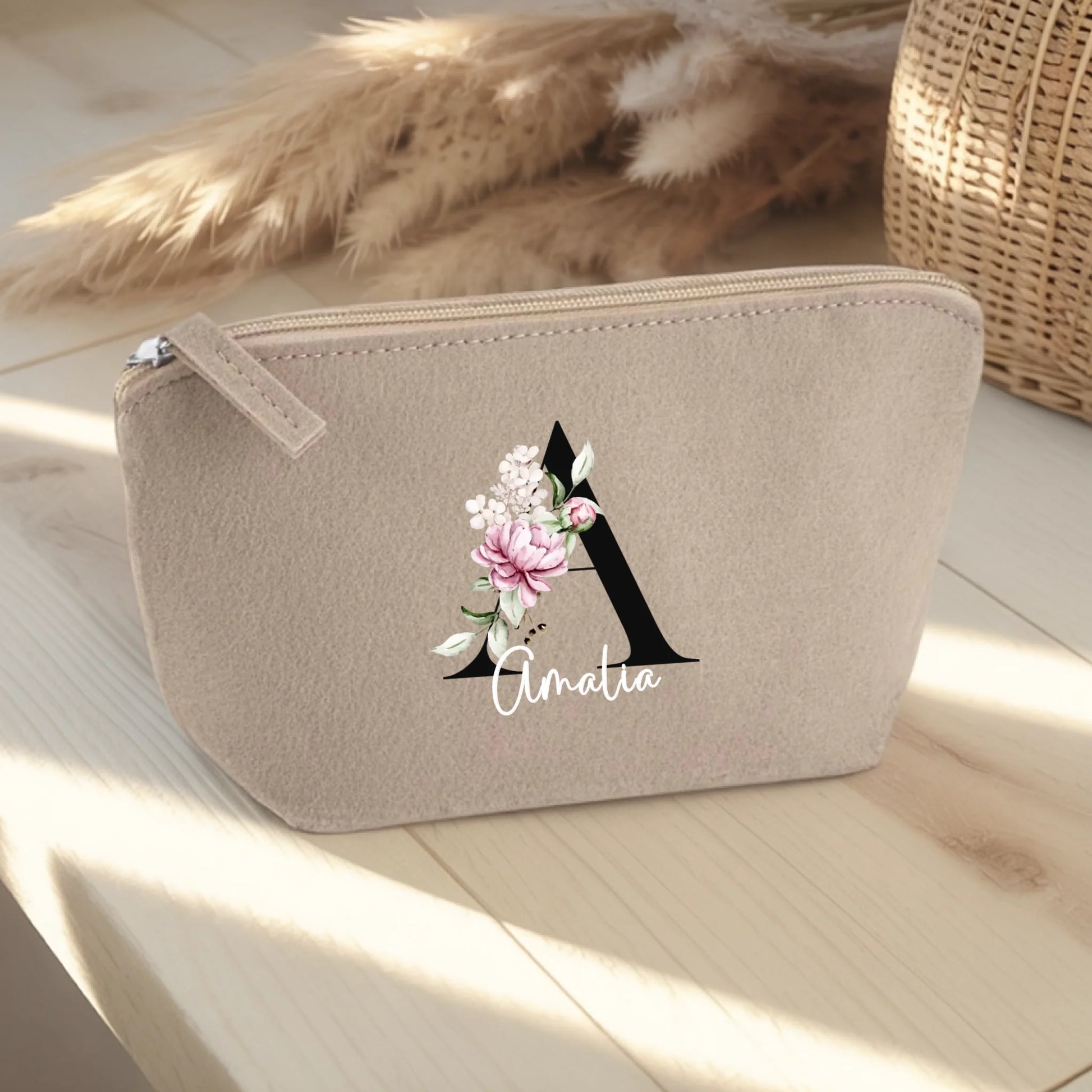 0013_1_the-background-is-set-upon-a-light-woode_lMDkDzw5TRi4rINBbsy8og_c8exRRJQTli-CJagMZBBmQ