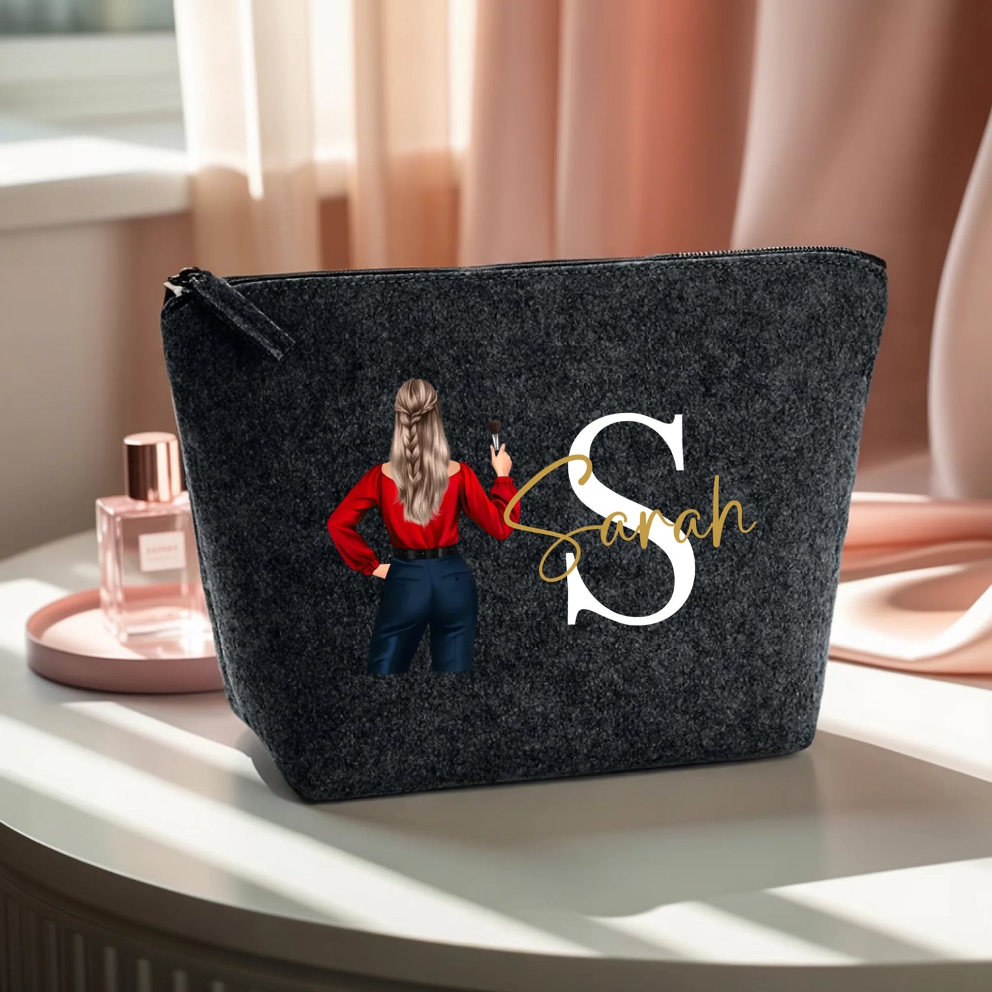 0015_1_the-makeup-bag-remains-unchanged-set-aga_YRtToNOjSKOwKky7BHjGiw_wZSBAeoqQn2w4Ud5Y2fCkw