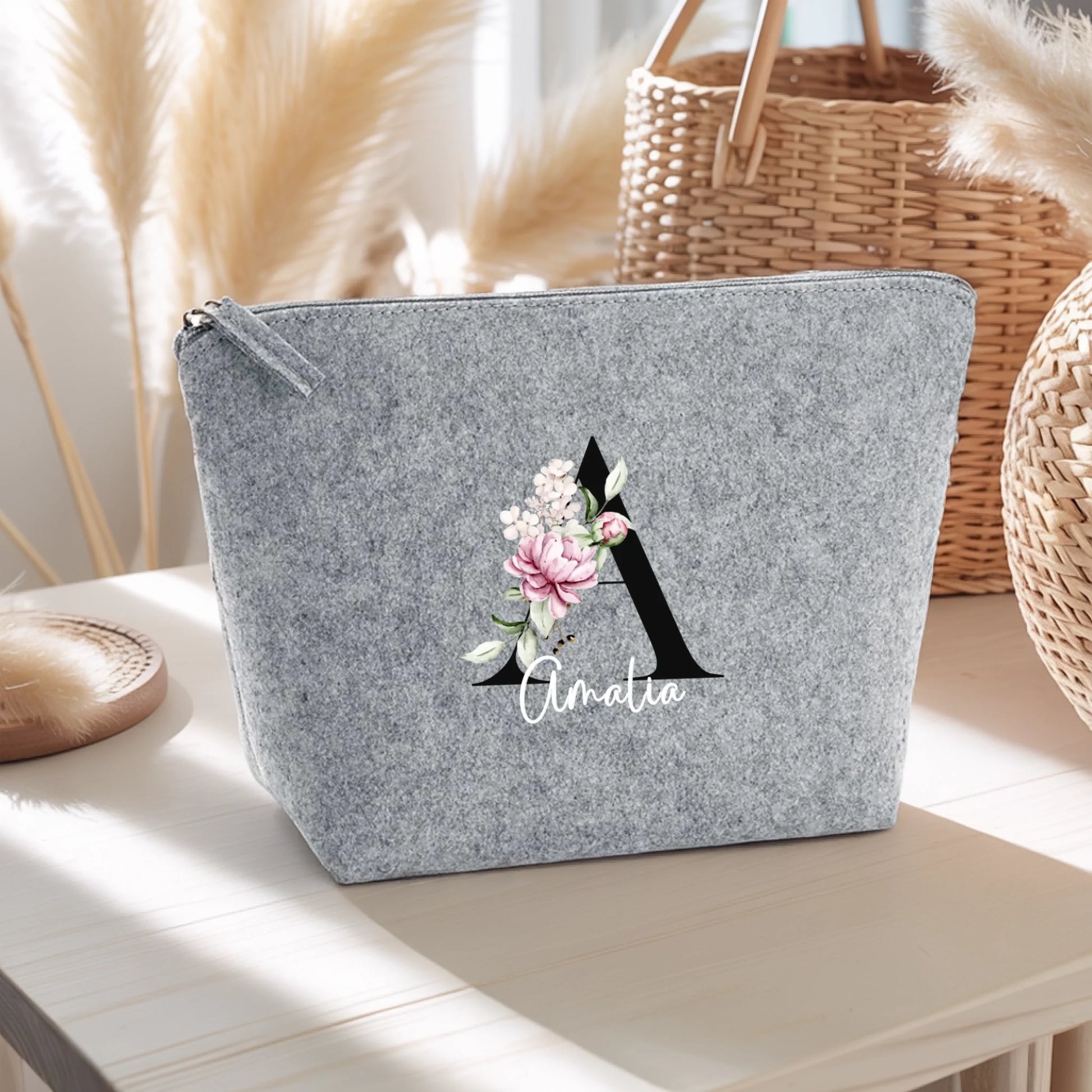 0009_1_the-scene-is-set-on-a-light-wooden-table_3nzr9pcKSV6hm5fTmmJTIg_qxrLTkNVR4eKI8KrTDaWZw