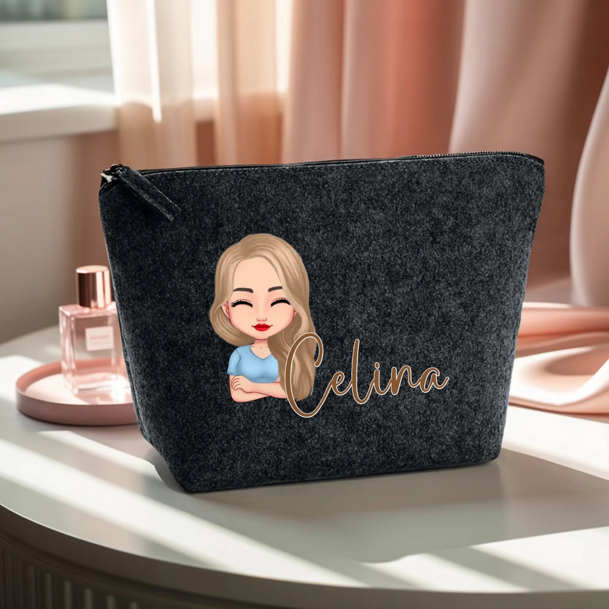 0015_1_the-makeup-bag-remains-unchanged-set-aga_YRtToNOjSKOwKky7BHjGiw_wZSBAeoqQn2w4Ud5Y2fCkw