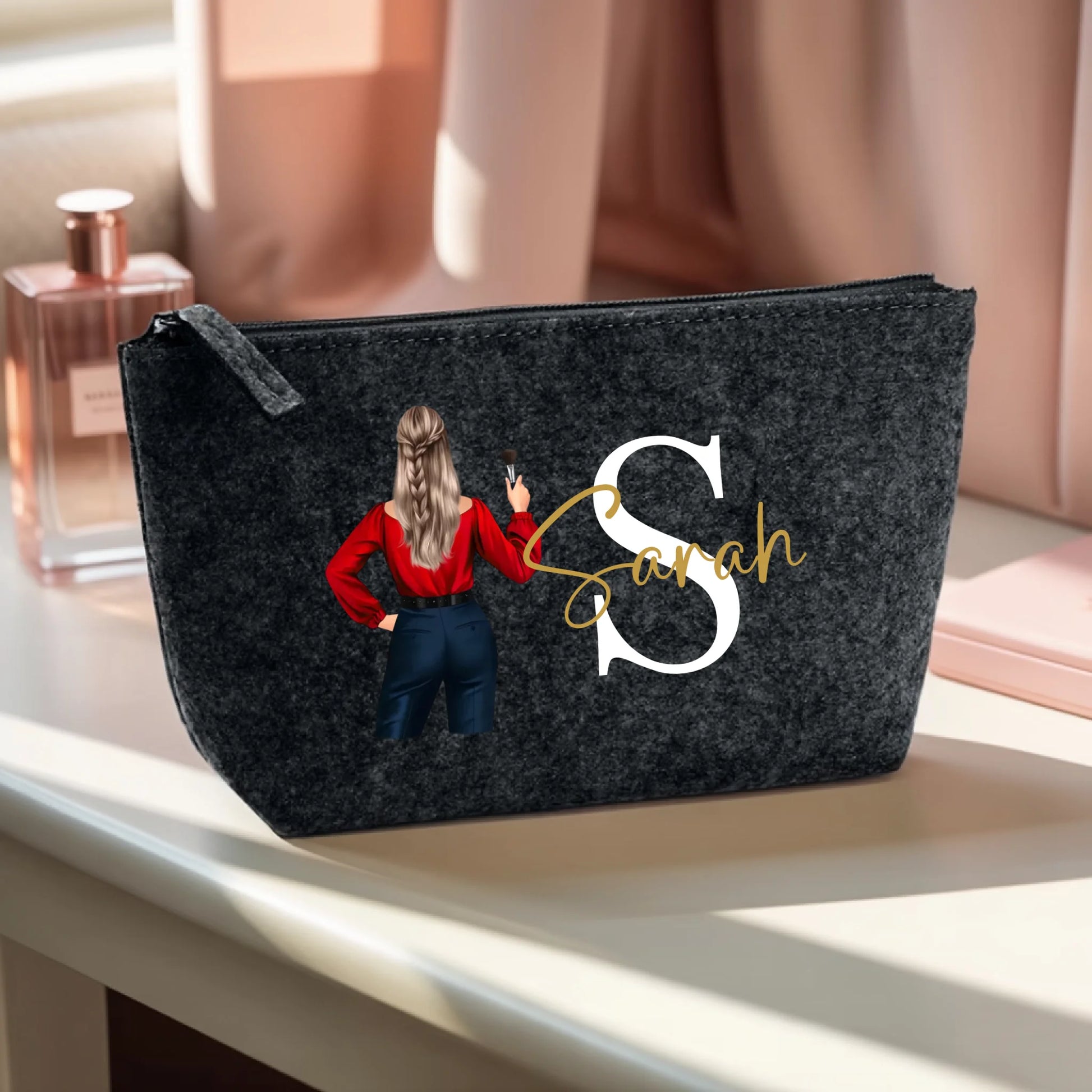 0016_1_the-makeup-bag-remains-unchanged-the-set_CV7B8Lw4RaSKBfpibkiYdg_4pJP-XQbQKSsFyA3HdEKgQ